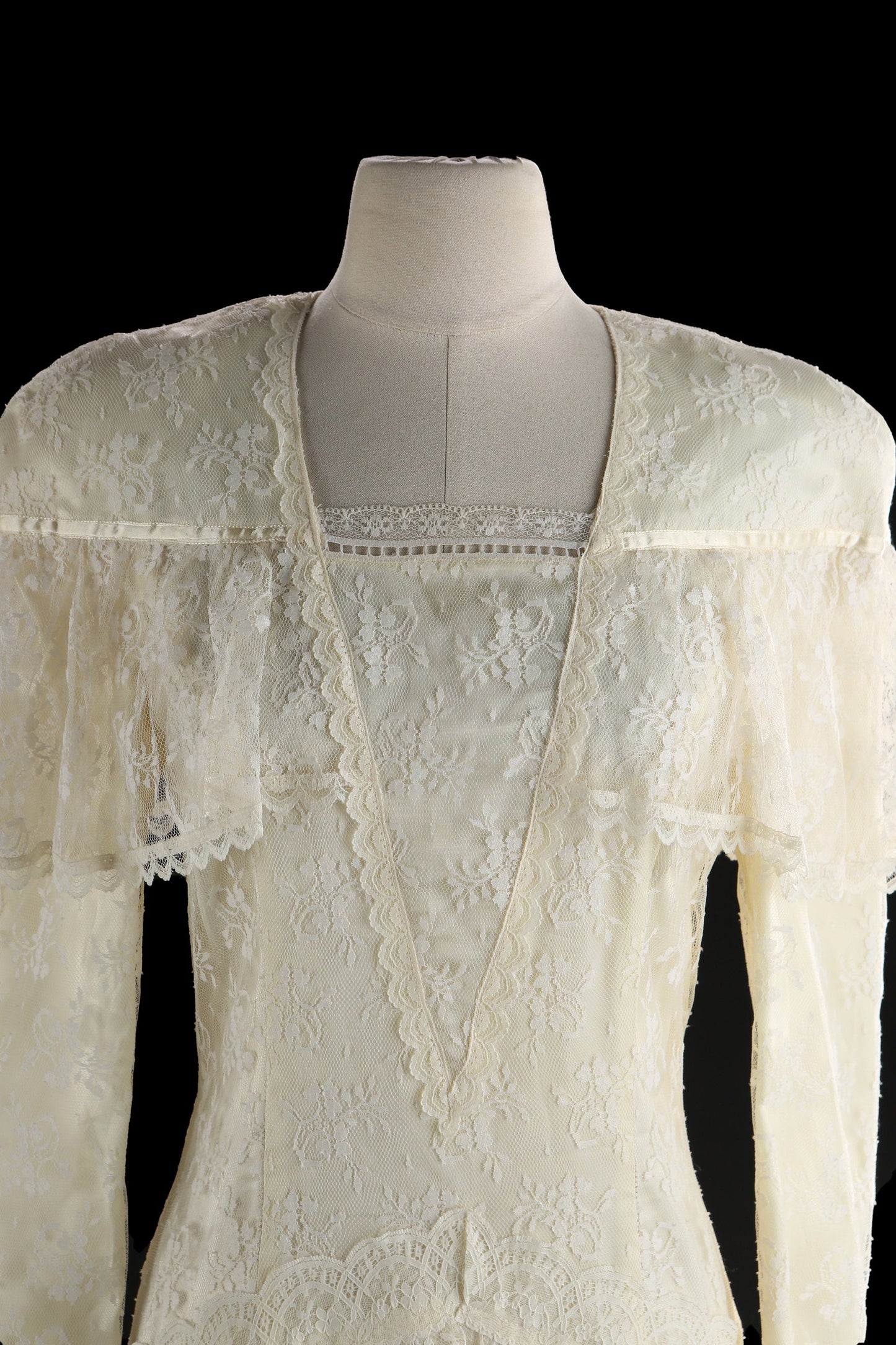 Vintage Dress / 1980s - 1990s / Long Sleeve / Lace / Wedding Style /