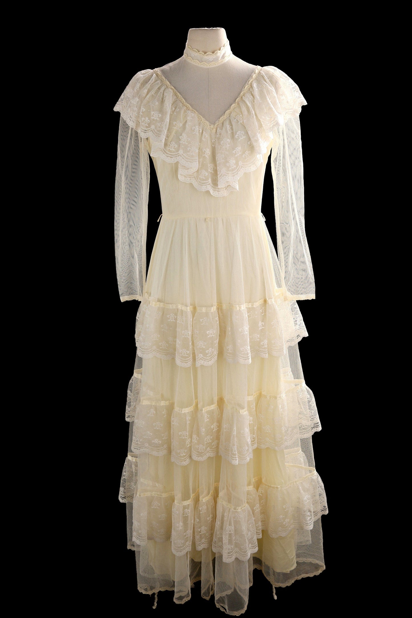 Vintage Prairie Dress Wedding Style with Layered Ruffle Lace Designs