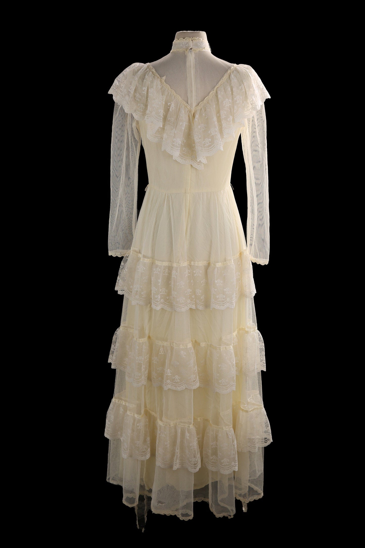 Vintage Prairie Dress Wedding Style with Layered Ruffle Lace Designs