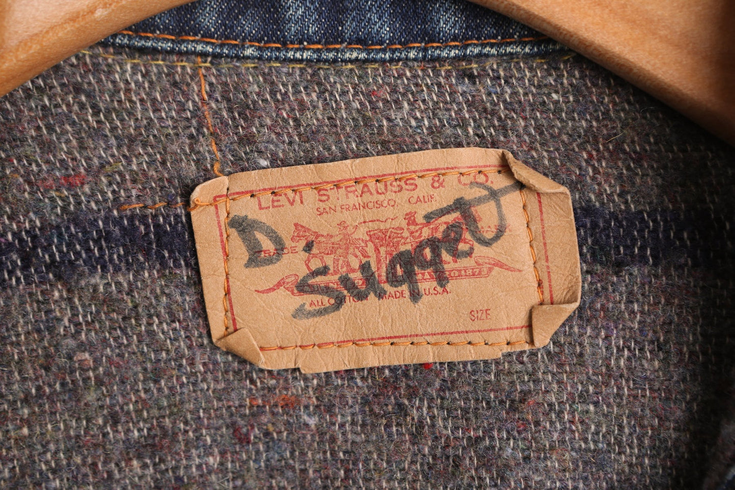 Trucker Denim Jacket / Levi's / Blue / dark Wash / 1970s - 1980s / Flannel Lining