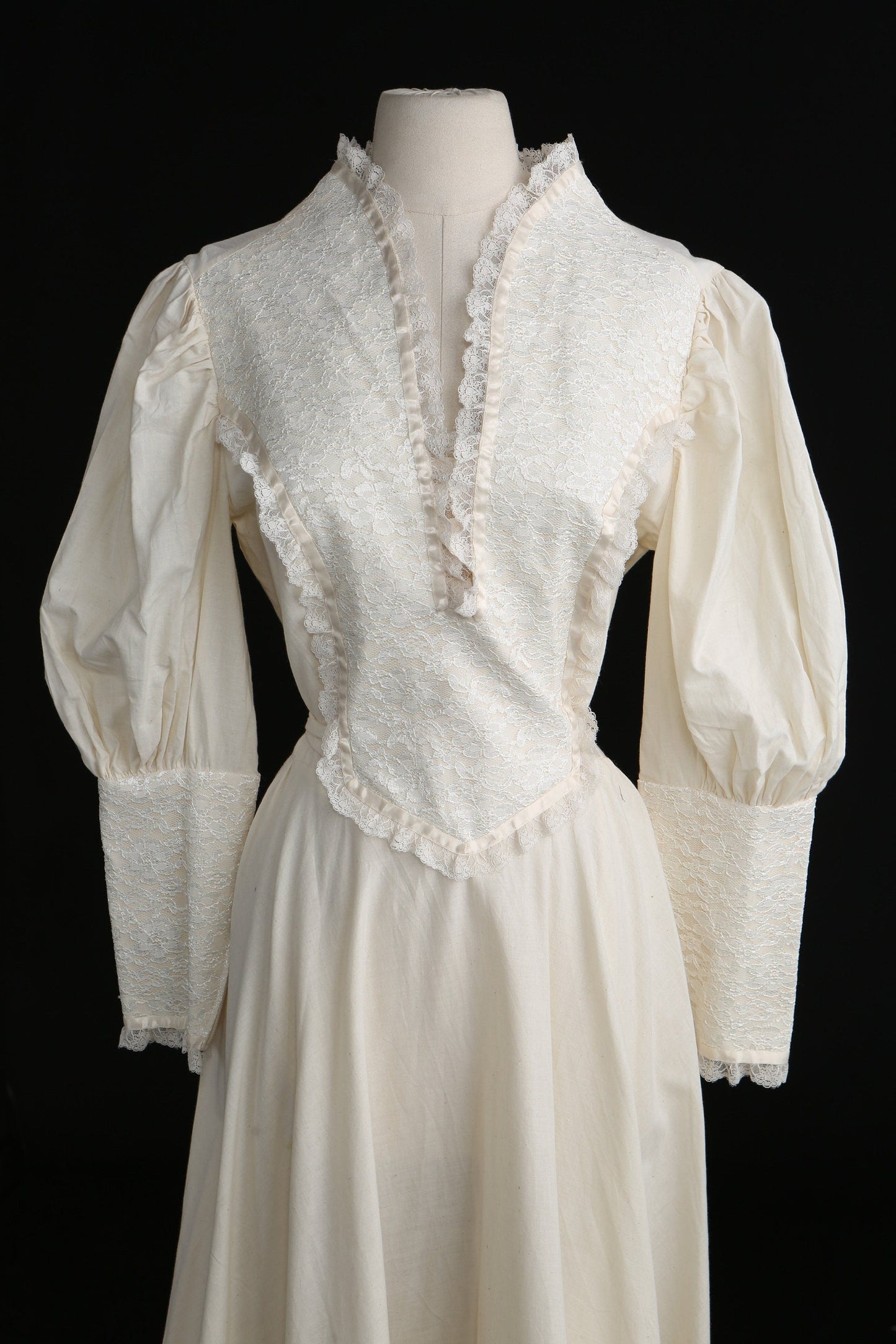 Vintage Prairie Dress - Long Sleeve - Victorian Style - Era 1970s to 1980s