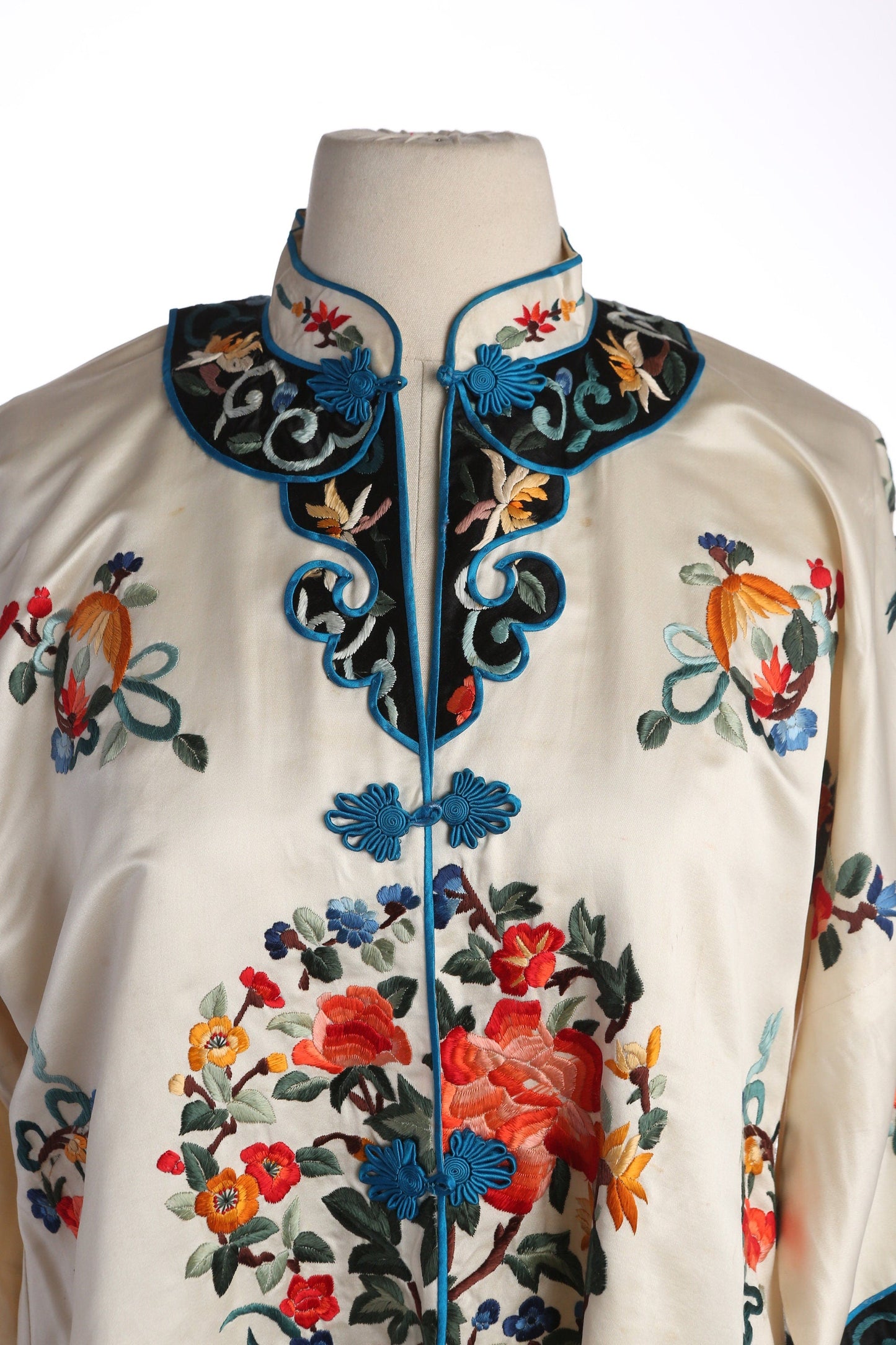 Vintage White Cheongsam Embroidered Robe by Bai Hua - Made in China - Estimated Era 1980's - 1990's