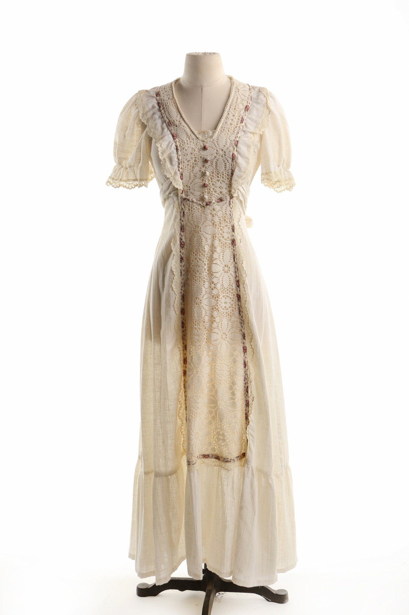 Vintage 70s Dress / Short Sleeve / Cotton / Beige / V Neck / Prairie