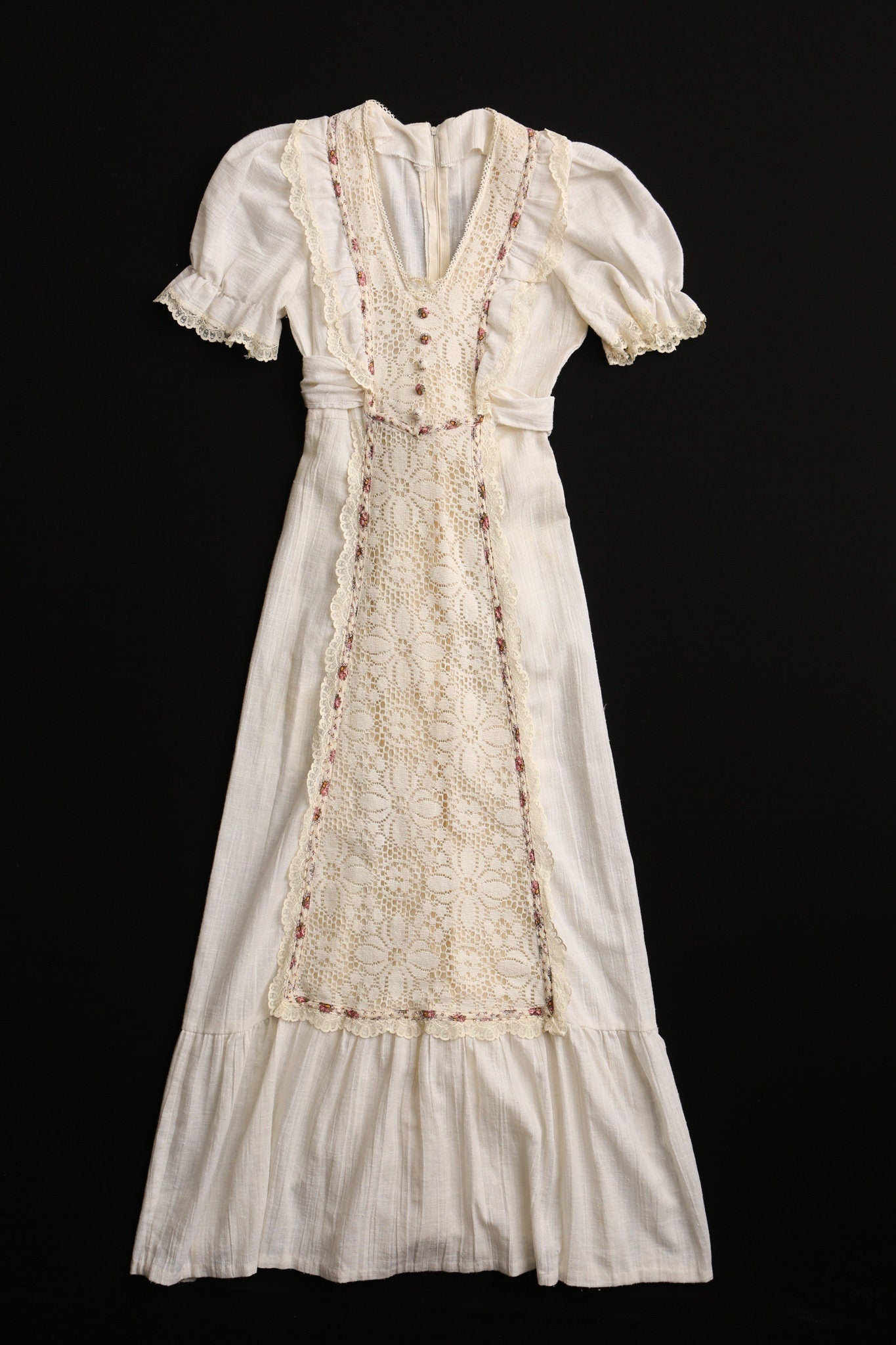 Vintage 70s Dress / Short Sleeve / Cotton / Beige / V Neck / Prairie