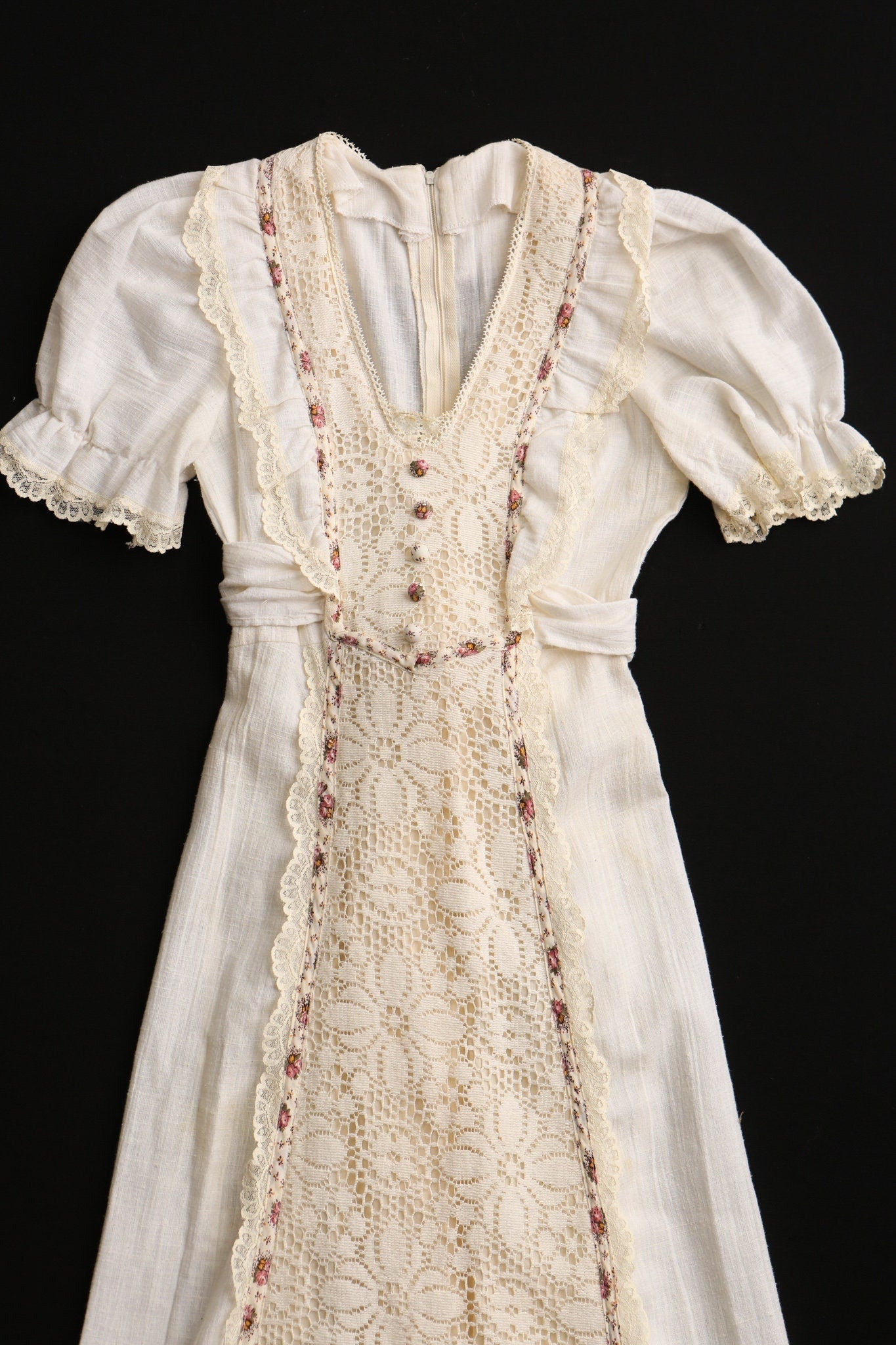 Vintage 70s Dress / Short Sleeve / Cotton / Beige / V Neck / Prairie