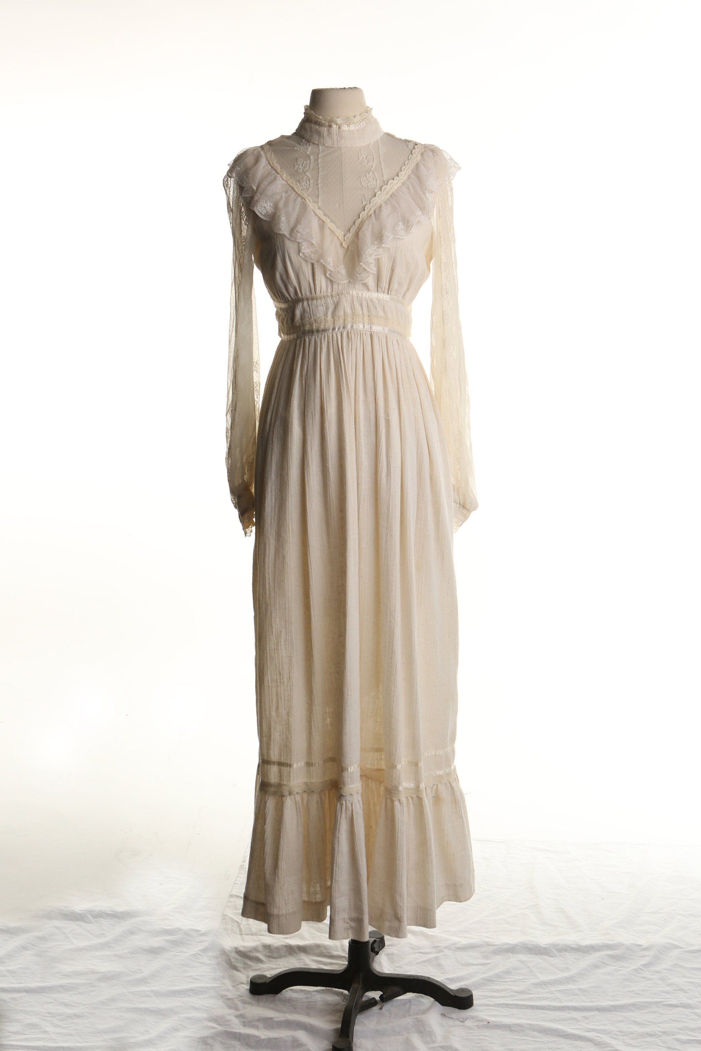 Vintage Victorian Style Dress / 1970s / White / Cotton / Waist Belt