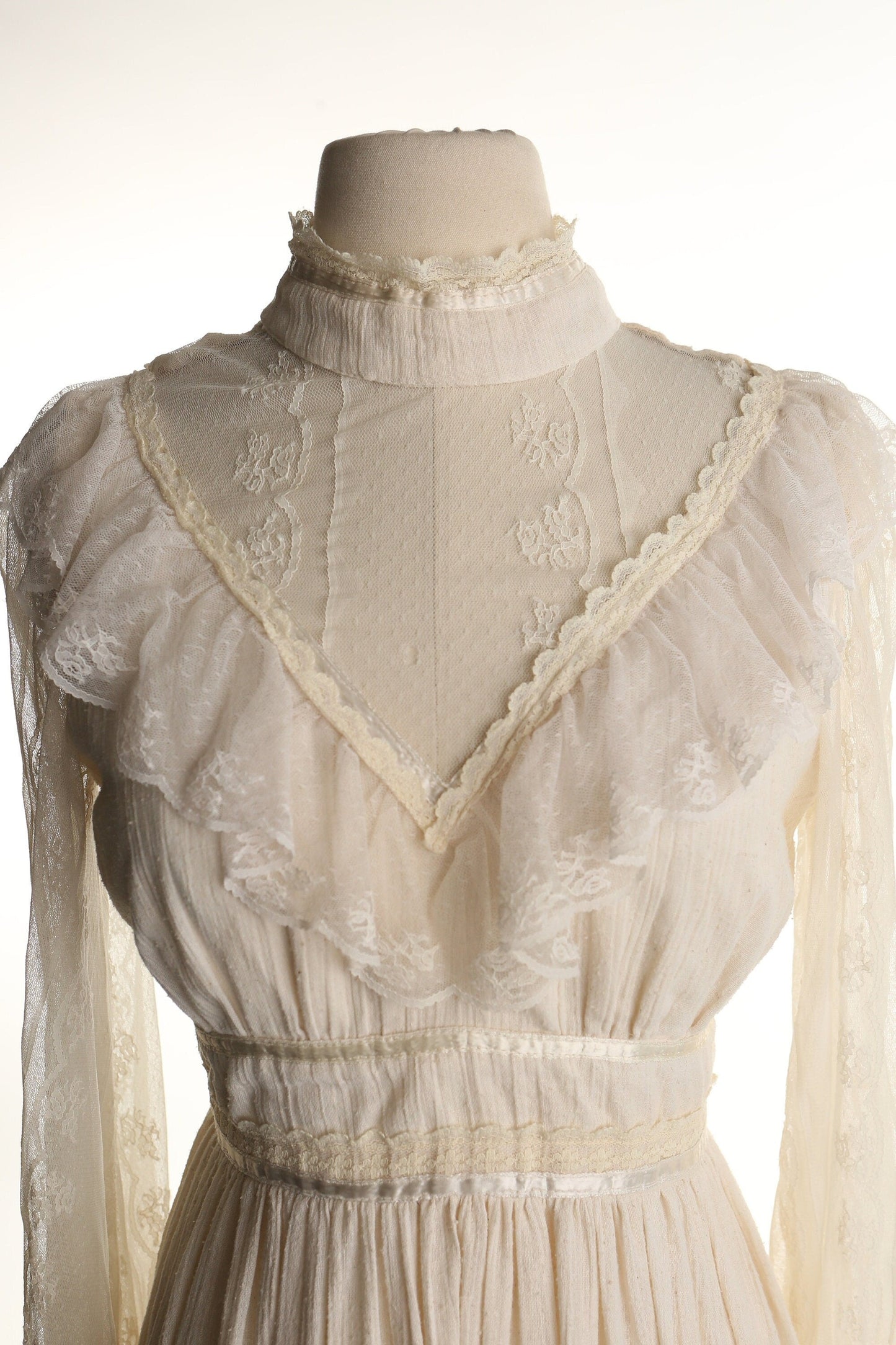 Vintage Victorian Style Dress / 1970s / White / Cotton / Waist Belt