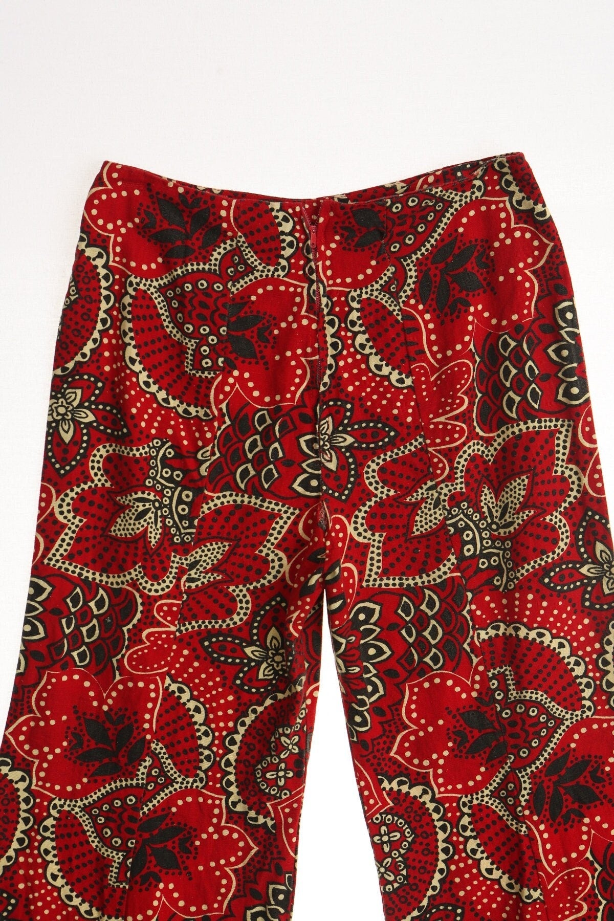 Vintage 70's bell bottom pants / floral print / flare / hippie / red