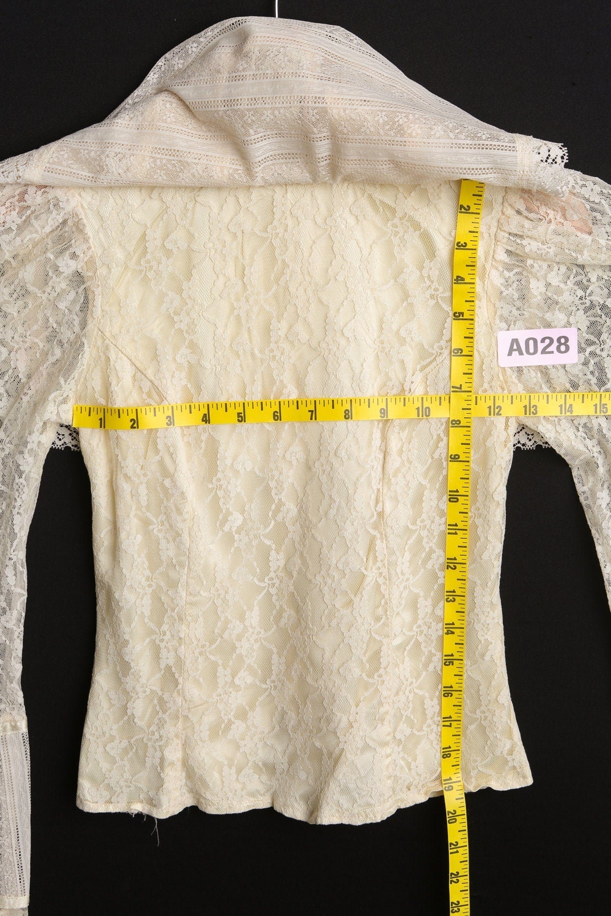 Vintage Lace Blouse / Top / Beige / 1970s