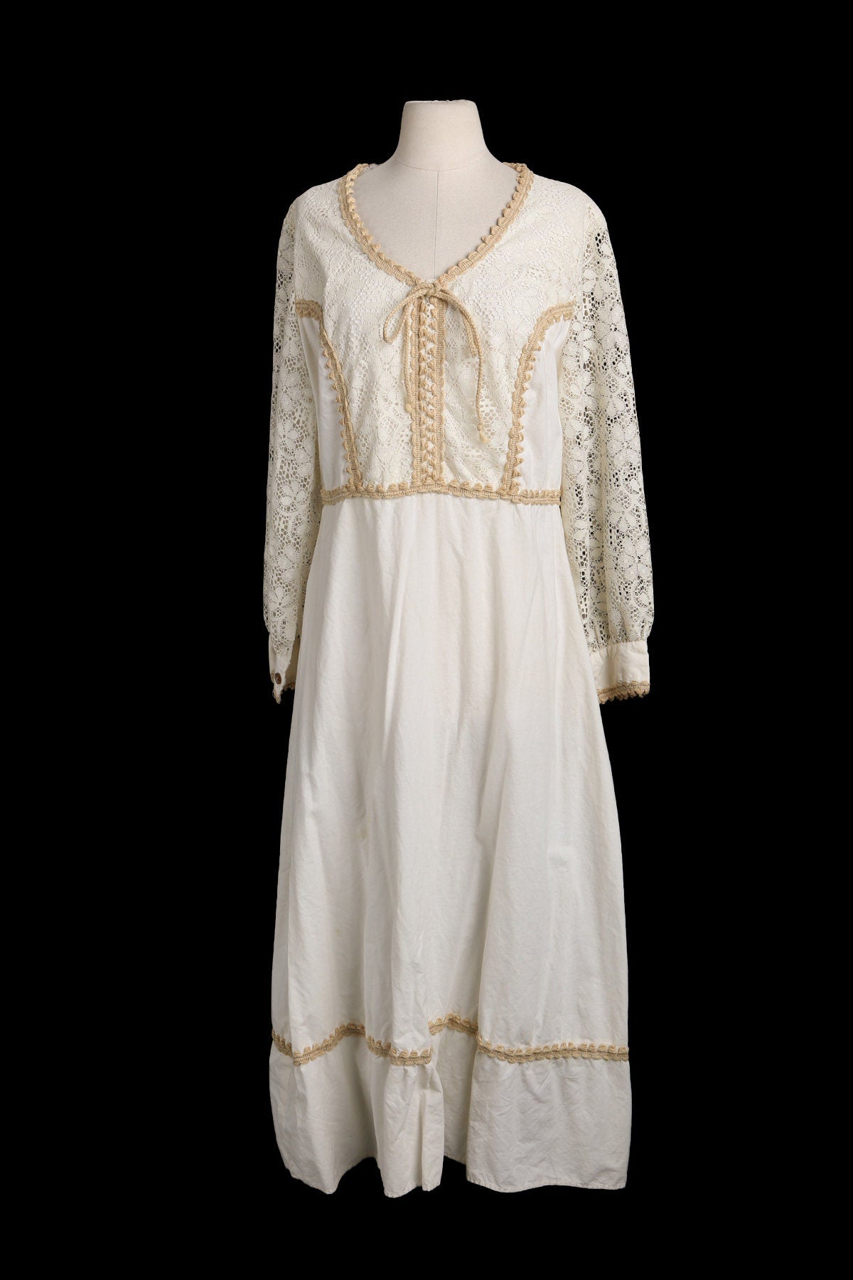 Vintage White Prairie Dress - Long Sleeve - White Lace - Era 1970s - 1980s