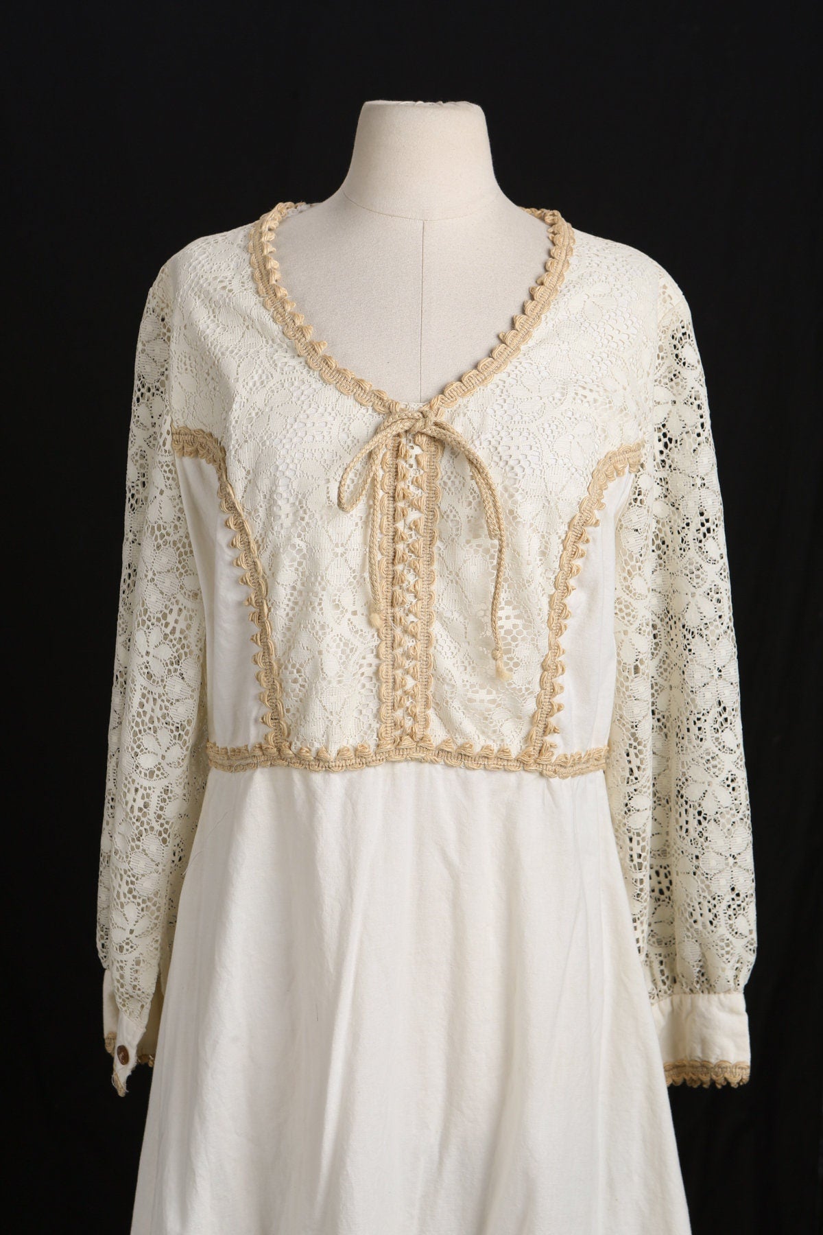 Vintage White Prairie Dress - Long Sleeve - White Lace - Era 1970s - 1980s