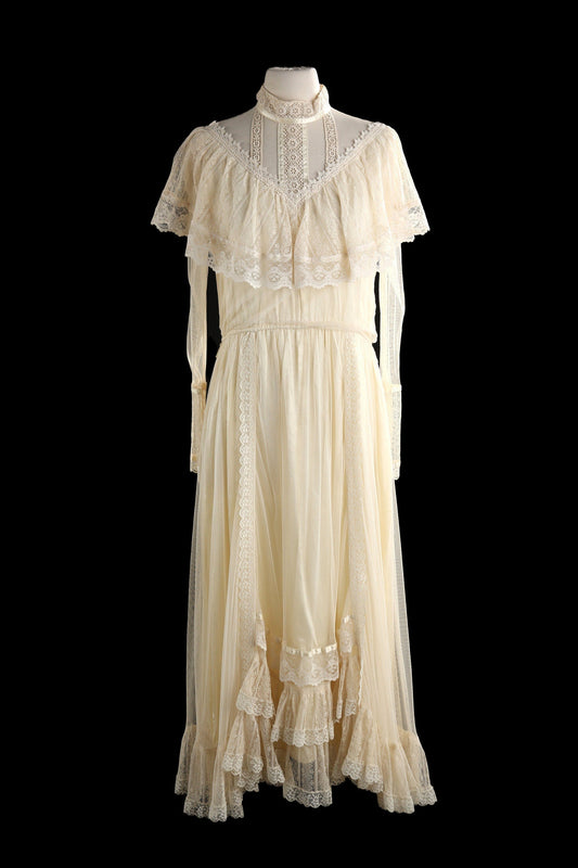 Vintage Gunne Sax Dress / Long Lace Sleeve / V Neck Lace Chest Fabric / Ruffled Floral Seam Pattern / Estimated Era 1970's - 1980's