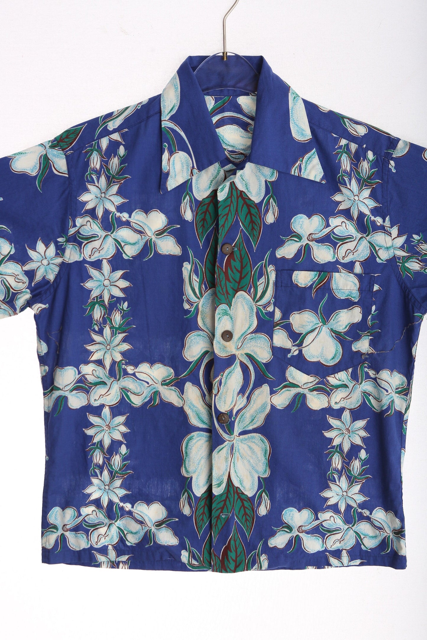 Vintage Men's Blue Hawaiian Shirt with Wooden Buttons / Estimated Era: 50s - 60s