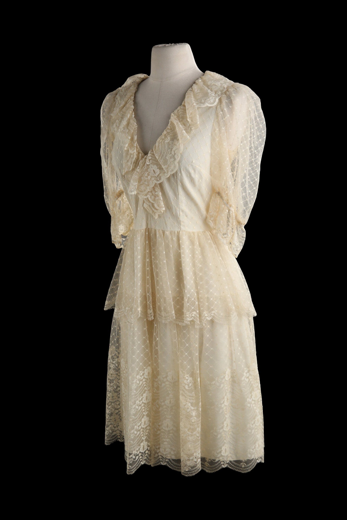 Vintage Women's Lace Dress with Ruffled Collar - Estimated Era 1980's