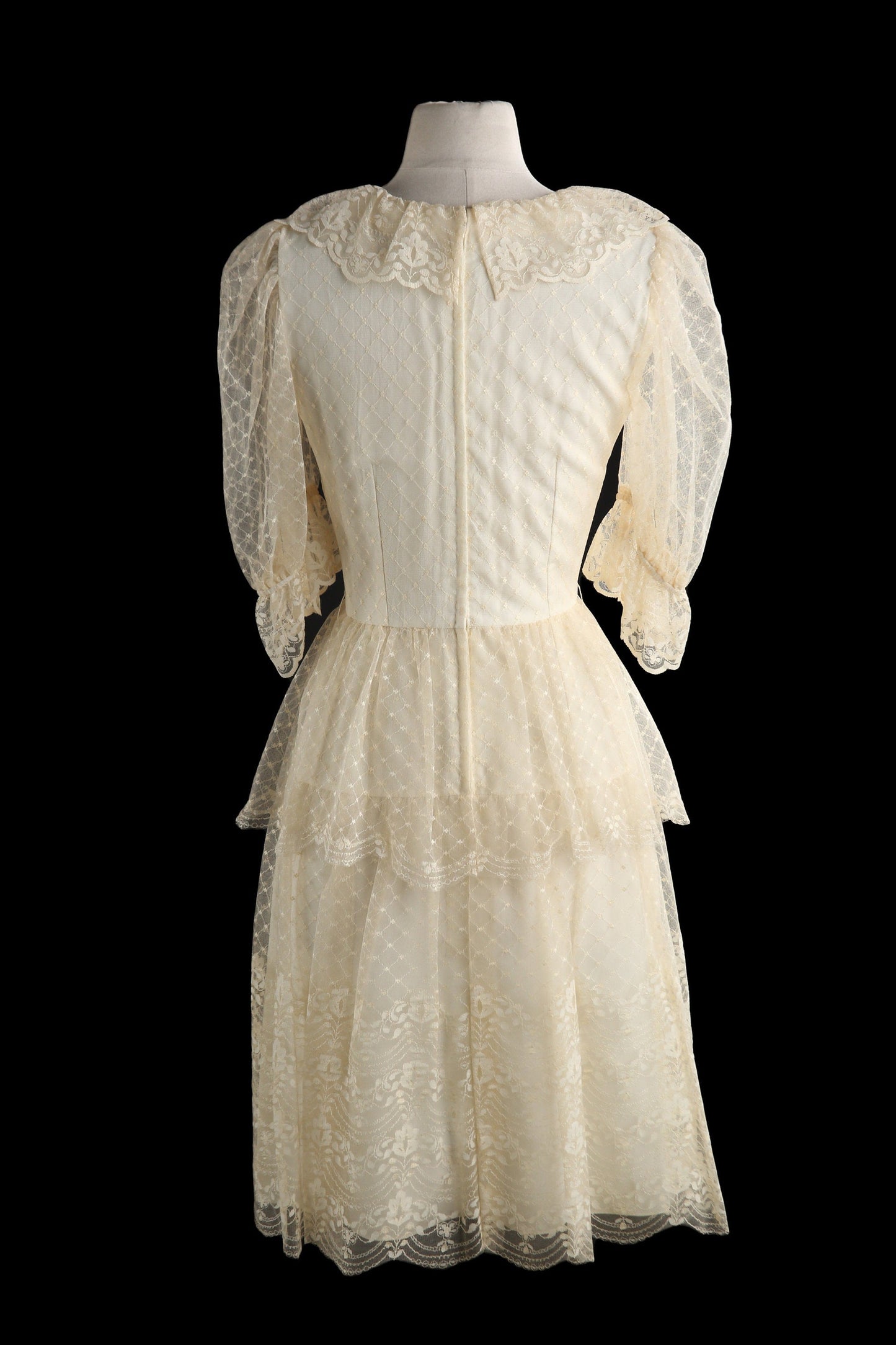 Vintage Women's Lace Dress with Ruffled Collar - Estimated Era 1980's