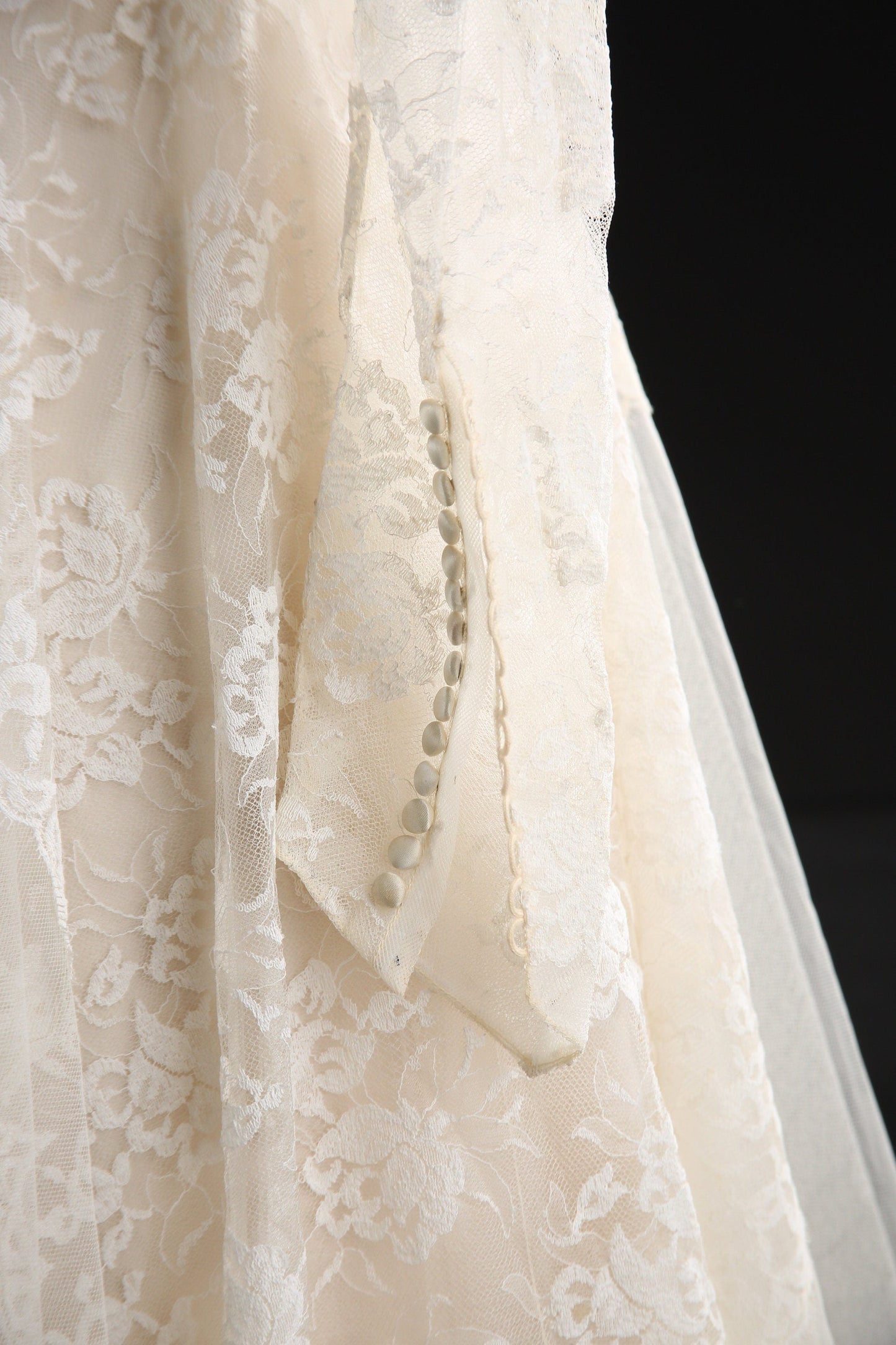 Vintage Wedding Dress - Lace Sleeves - Off Shoulder Collar - 1940's - 1960's White Floral Patter Fabric - BOX A093
