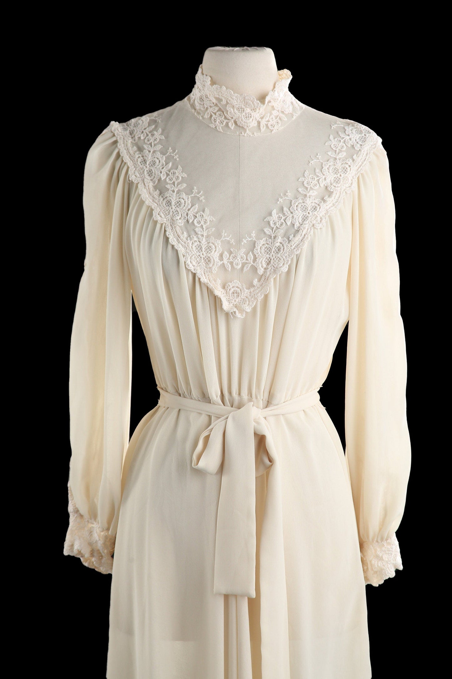 1980's Women Beige Casual Dress with Lace Collar Details
