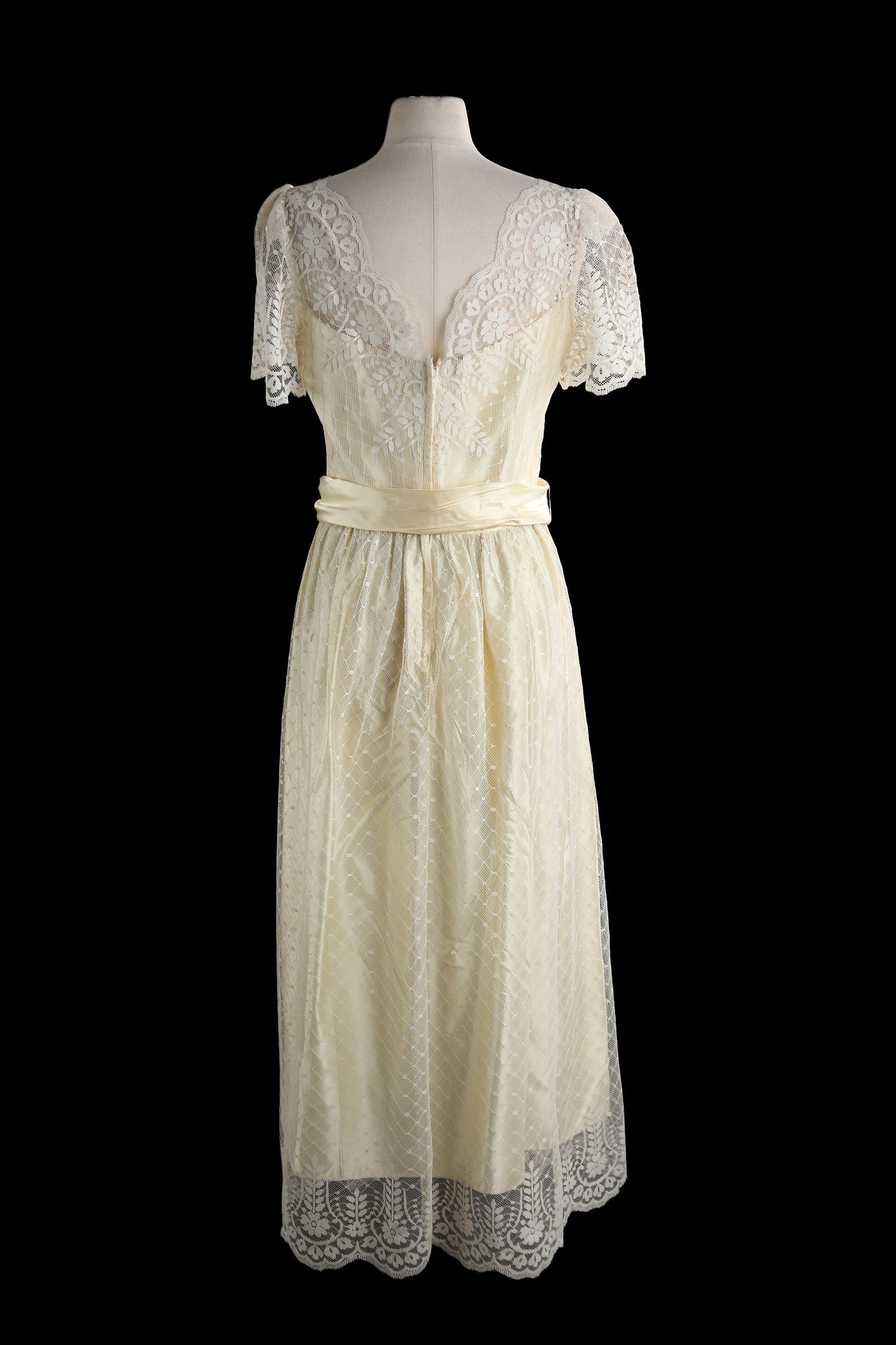 1980's Women's Yellow Lace Evening Prom Dress Made in USA Long Elegant Floral Fabric Patter