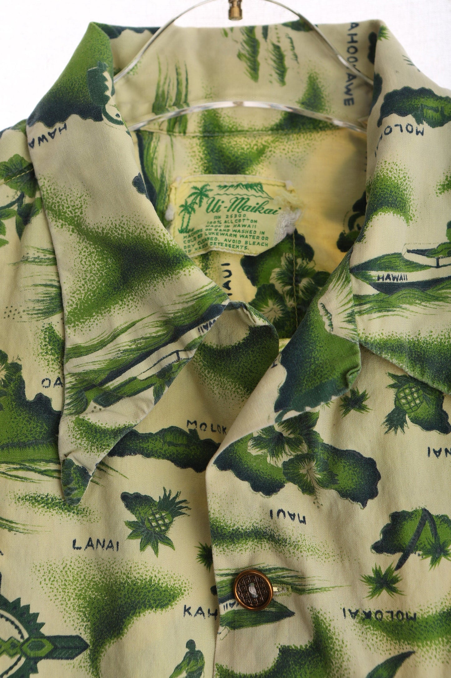 Vintage Men's Hawaiian Shirt / By Ui Maikai / Estimated Era: 1950's - 1960's