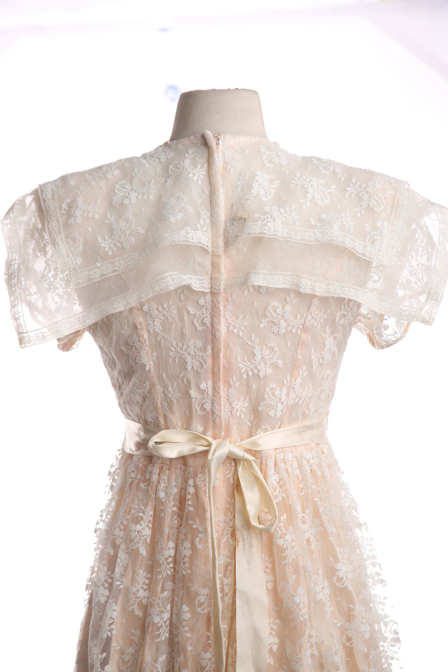 Vintage Gunne Sax Dress / 1990s / Lace / Sleeveless / Floral Pattern