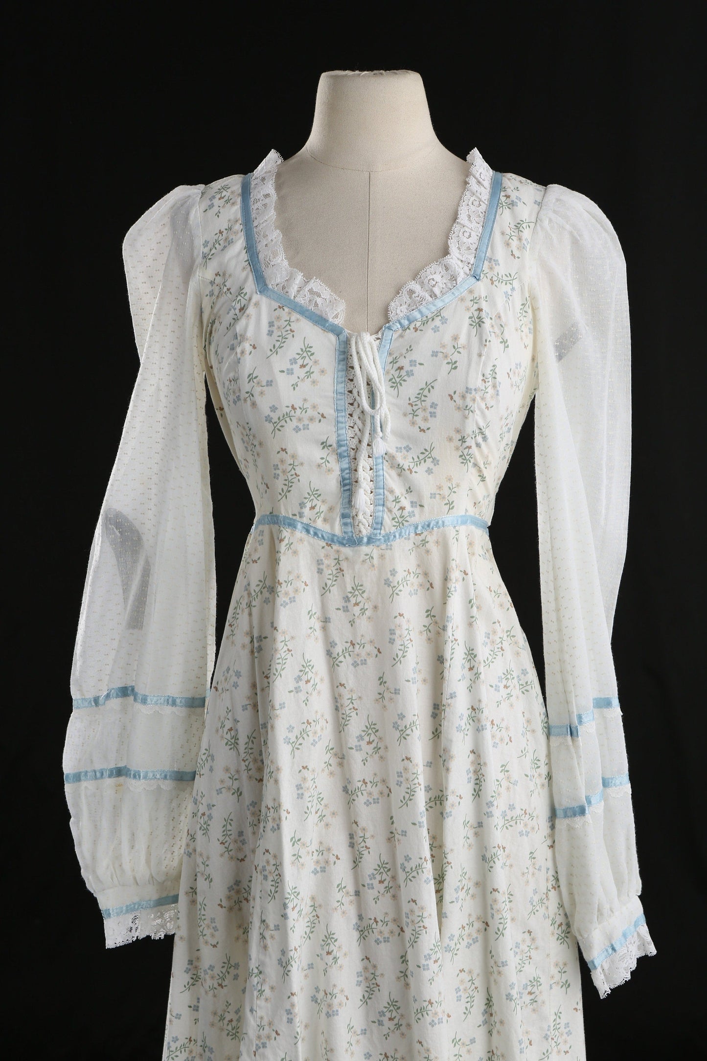 Vintage Prairie Dress / Long Sleeve / Floral Print