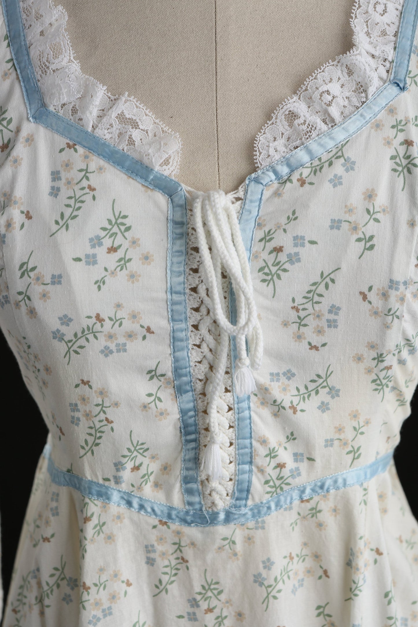 Vintage Prairie Dress / Long Sleeve / Floral Print