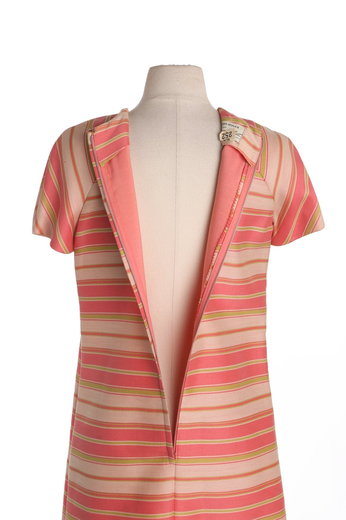 1960s Women Pink Striped Mod Casual Dress by Morton Myles for Jeunesse - New York