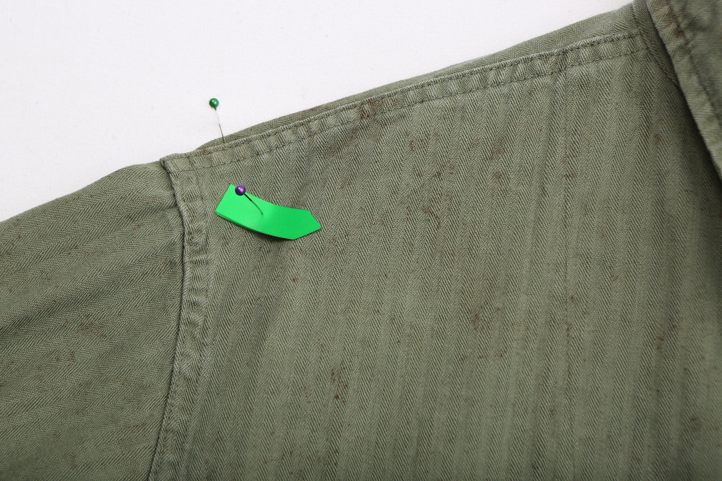 Vintage Military Green Shirt with Steel Star Buttons / Era 1940s - 1950s