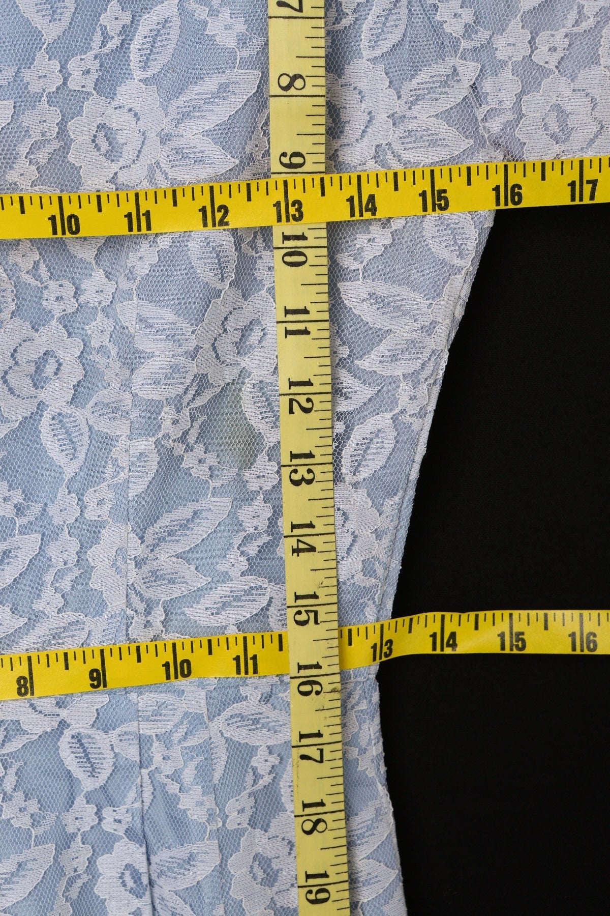 Vintage 1950s Dress / Lace Floral Pattern / Short Sleeve / V neck