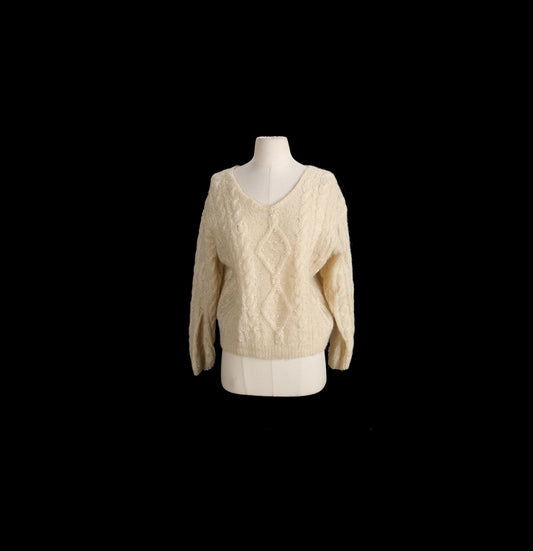 Women Beige Cable knit Pull Over V Neck Sweater - Era 80's - 90's