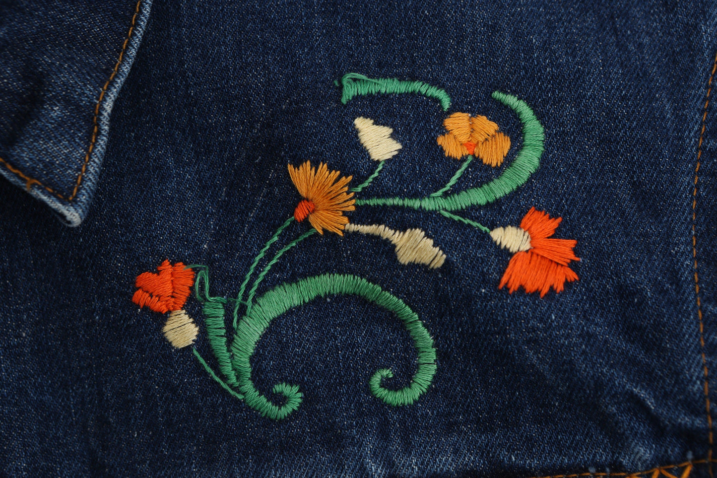 Vintage Levi's Jacket / Denim / Blue / 1970s / Embroidered / Dark Wash