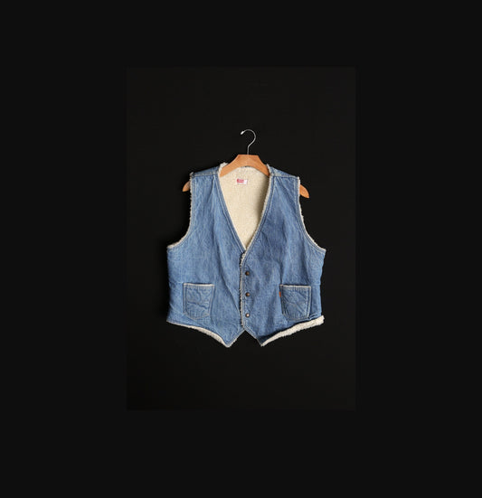 Vintage Levi's Denim Vest / Sherpa / 1970s / Medium Wash