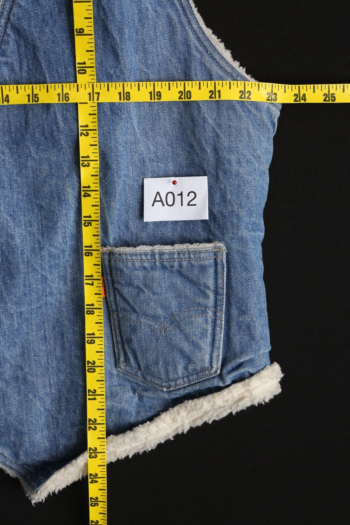 Vintage Levi's Denim Vest / Sherpa / 1970s / Medium Wash