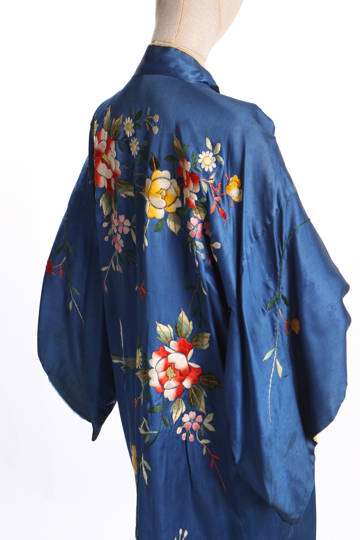 Vintage Blue Embroidered Flowers Kimono Robe