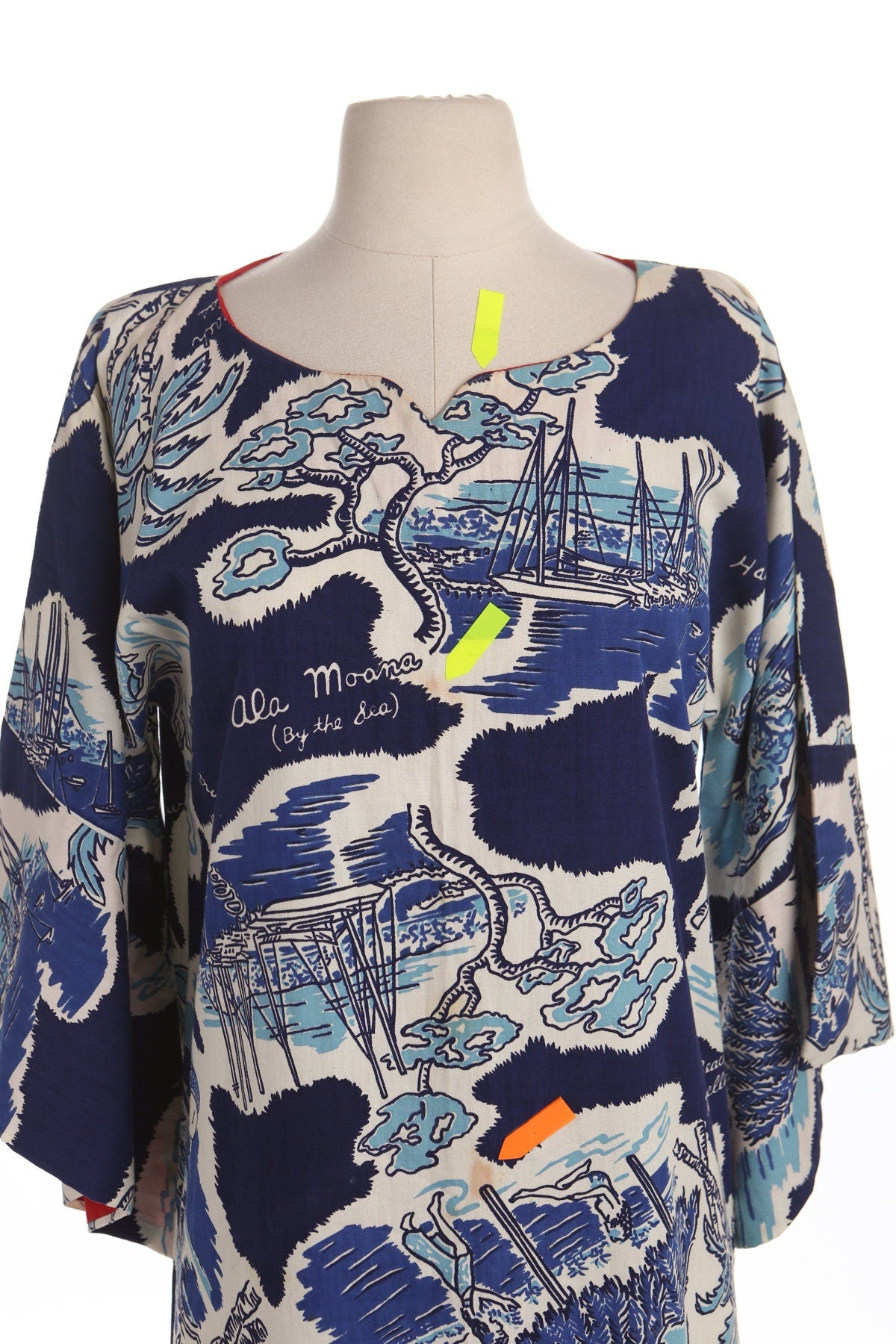 Vintage Women Blue and White Kimono Style Hawaiian 40's - 50's Dress