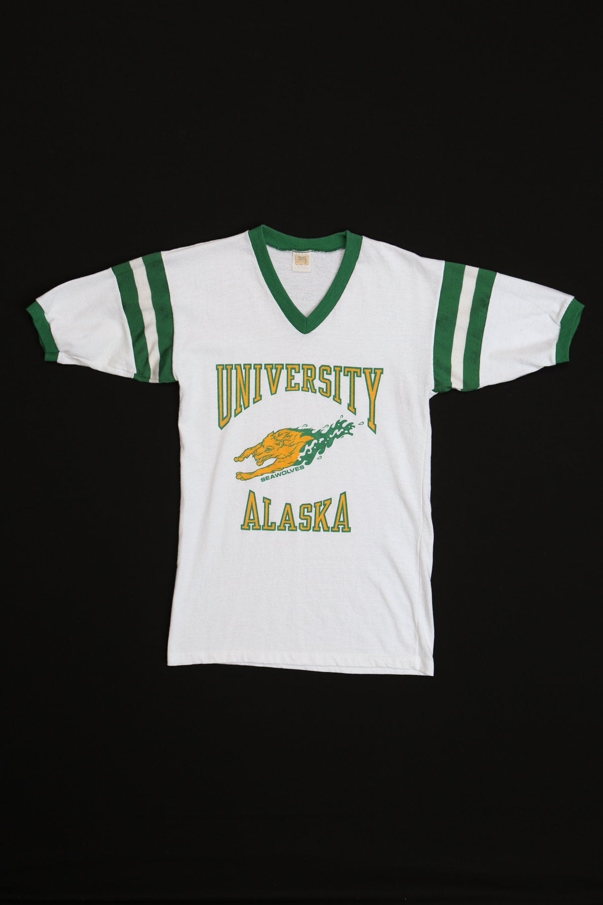 Vintage University Of Alaska Seawolves White Graphic T-shirt