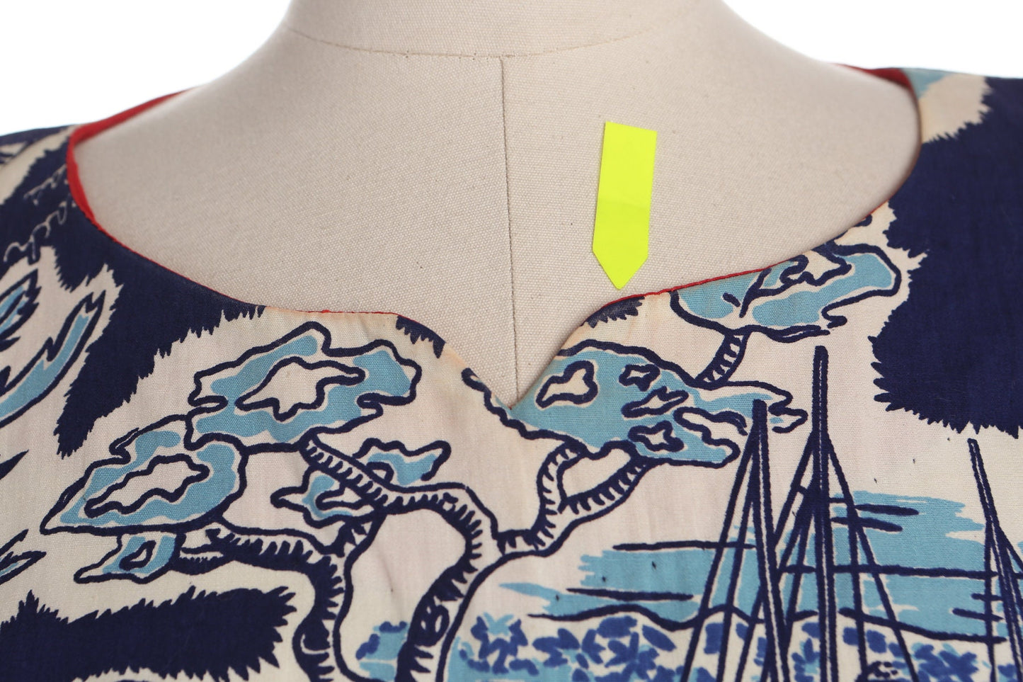 Vintage Women Blue and White Kimono Style Hawaiian 40's - 50's Dress