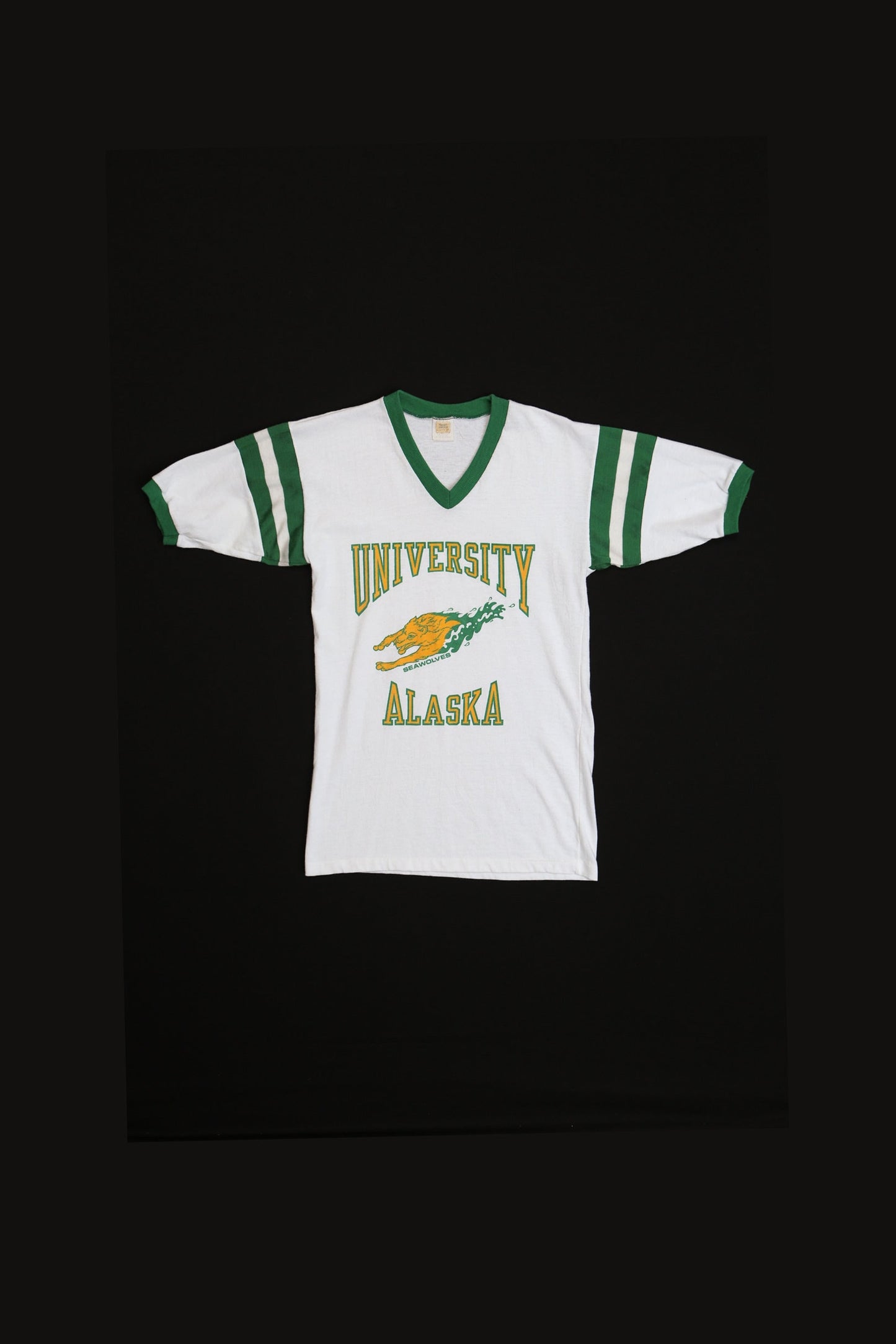 Vintage University Of Alaska Seawolves White Graphic T-shirt
