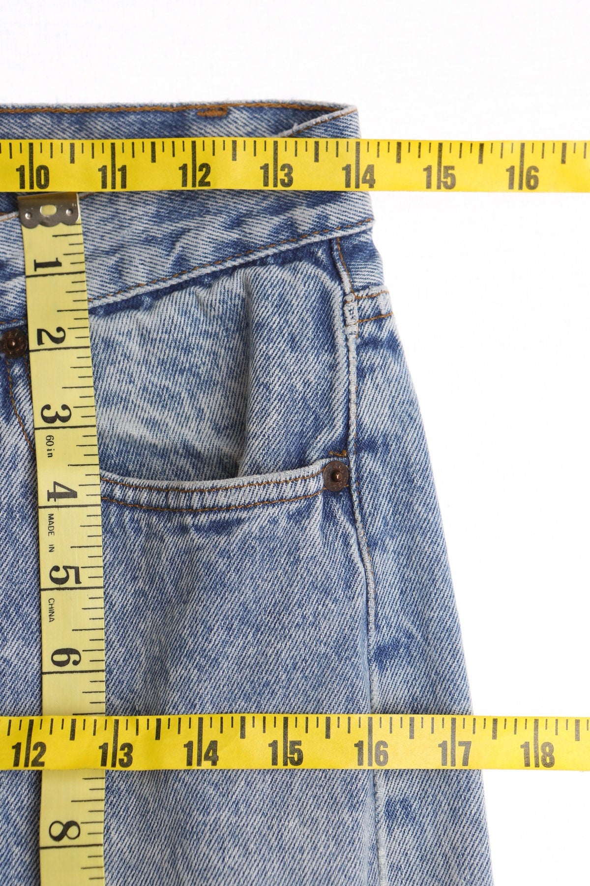 501 Levi's Blue Jeans Stone Wash - Distressed Knees