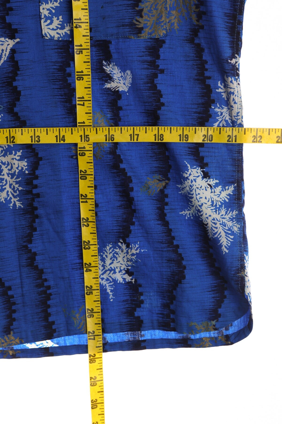 Vintage Navy Blue Men's Hawaiian Shirt With Sea Print Features