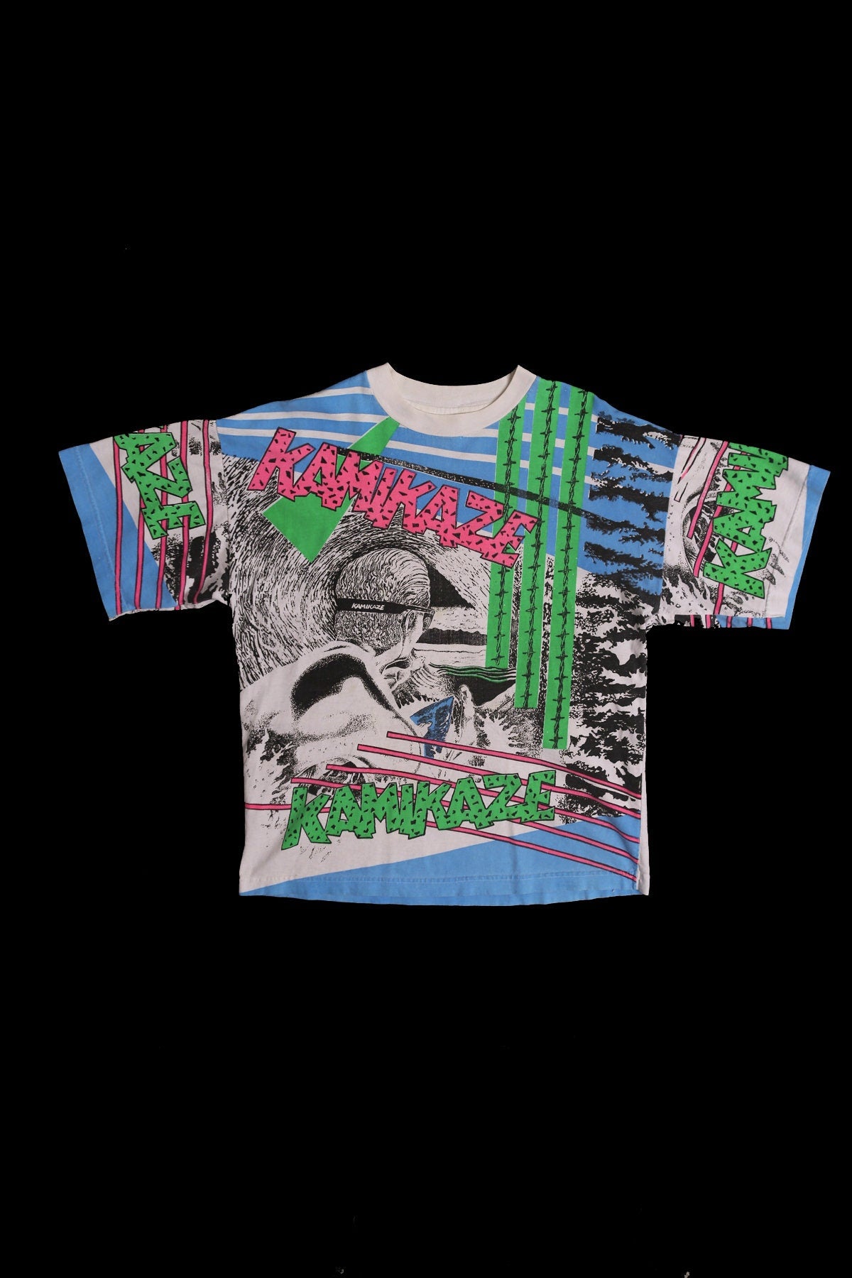 Vintage Surfing Graphic T-shirt- Big Wave