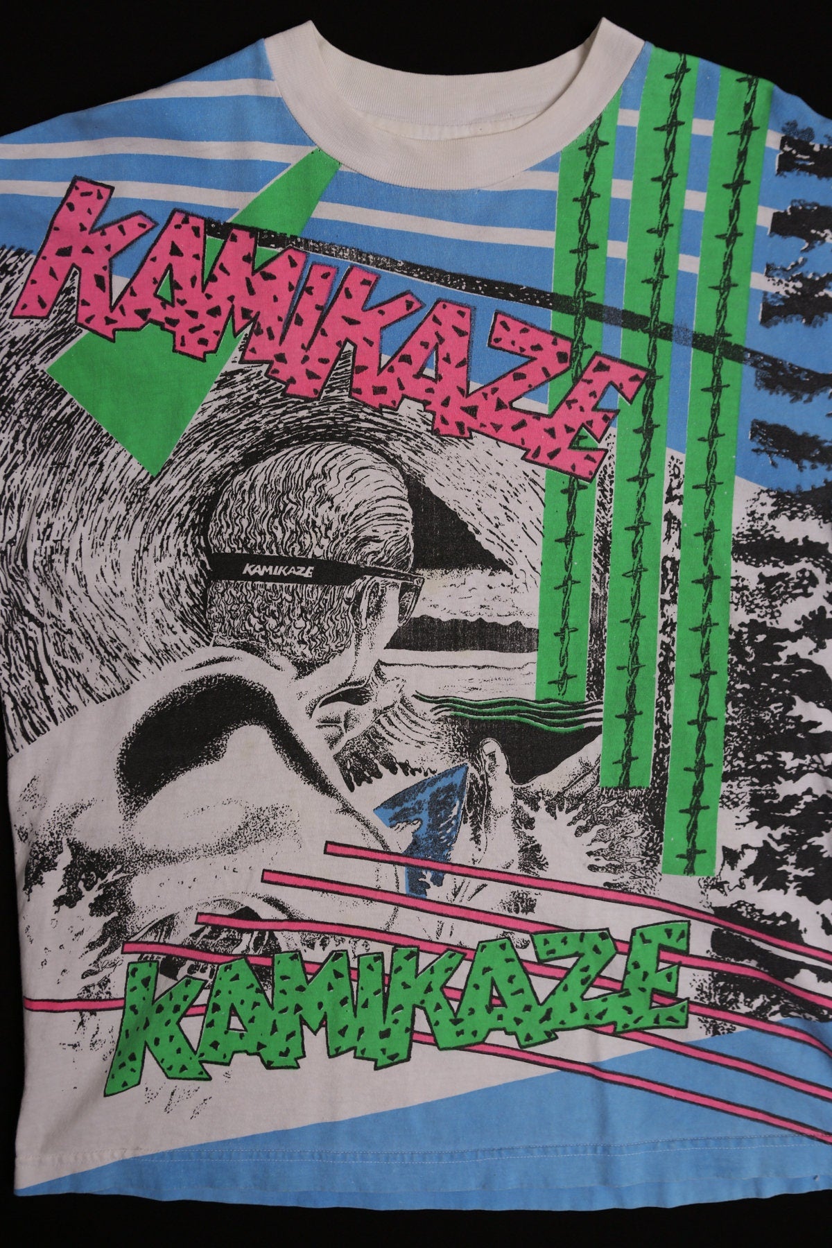 Vintage Surfing Graphic T-shirt- Big Wave