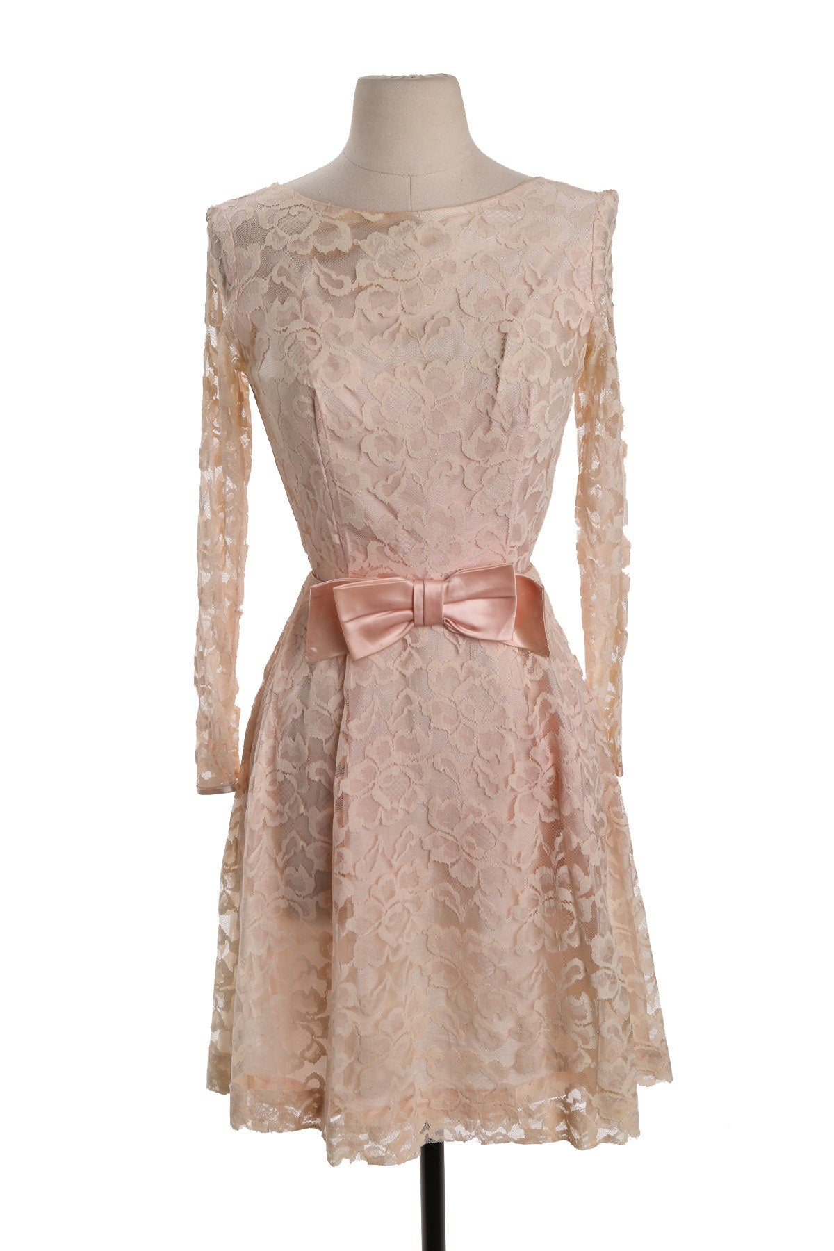 Vintage Pink Lace Dress - Long Sleeves - Front Bow Detail - Era 60's - 70's