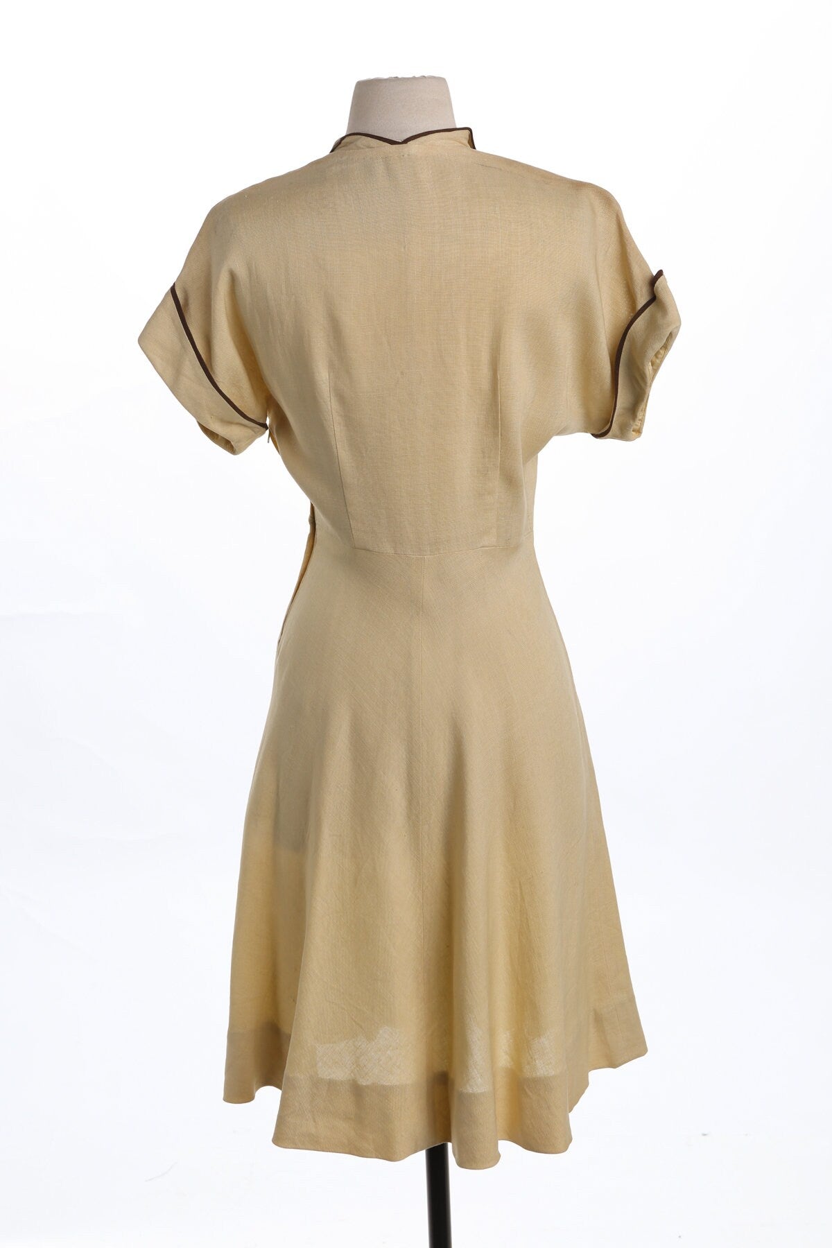 Vintage Women Yellow Casual Dress with Brown Seam Edges - Era 40's - 50's