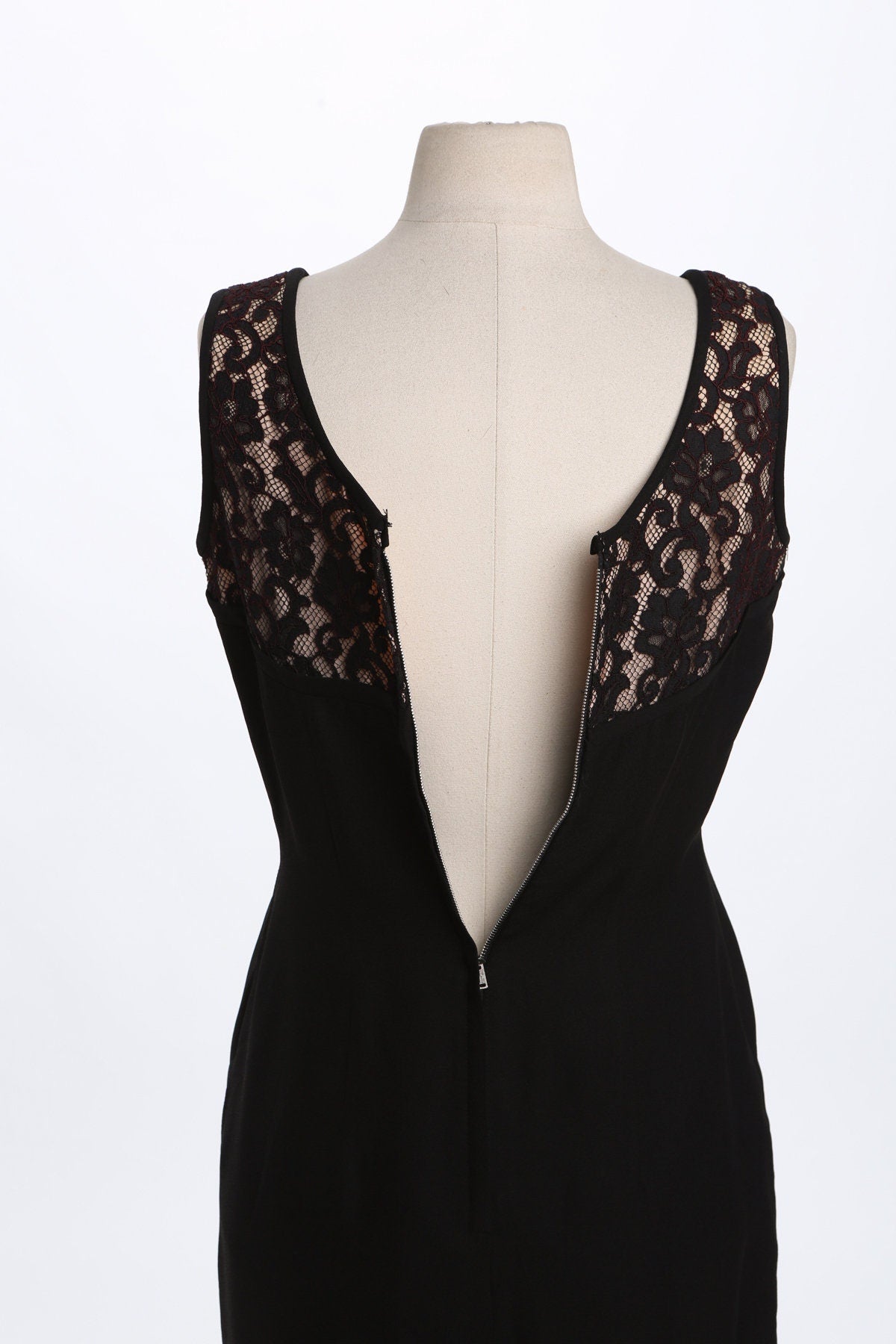 Vintage Woman Black Evening Dress with Floral Lace Top Details - Era 50's to 60's