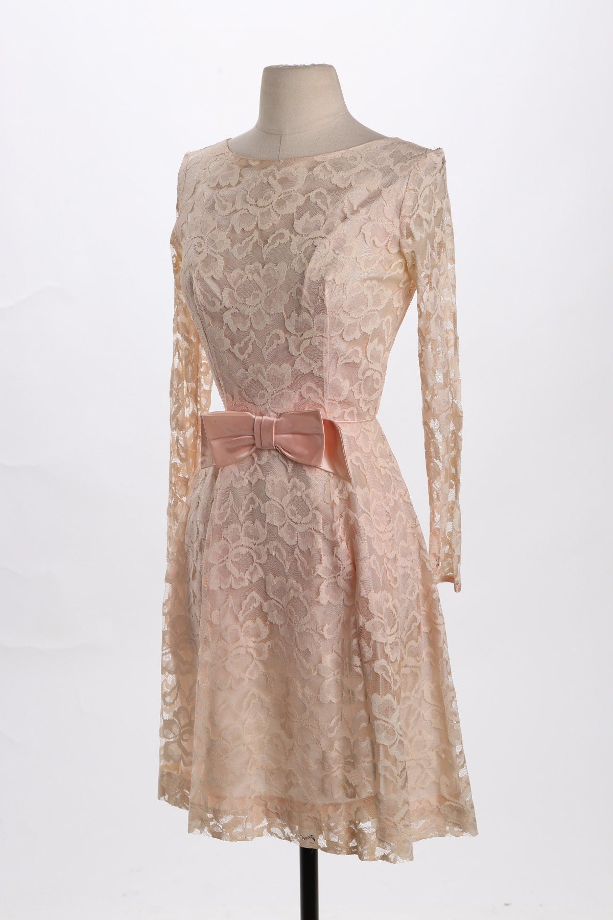 Vintage Pink Lace Dress - Long Sleeves - Front Bow Detail - Era 60's - 70's