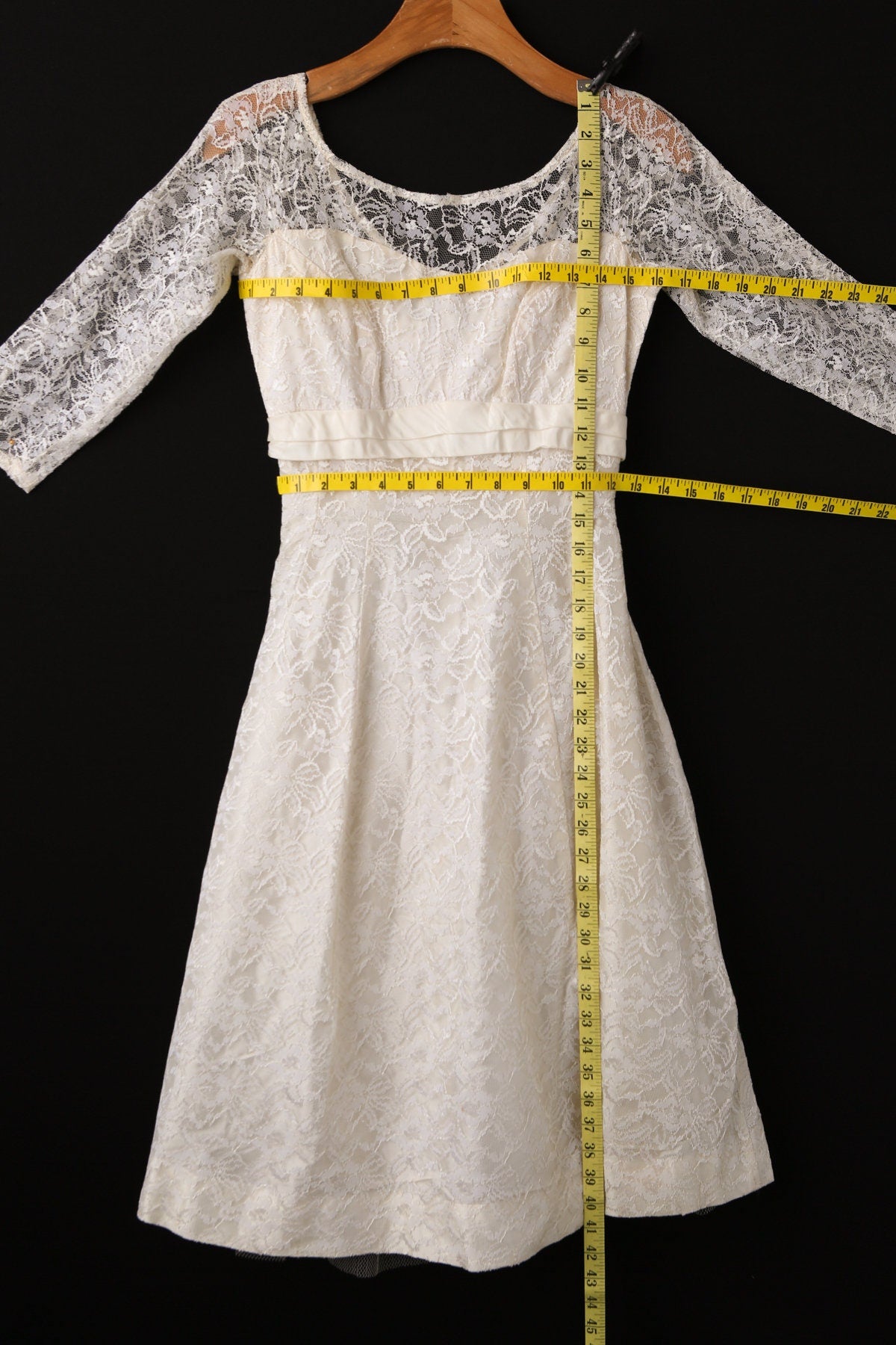 Vintage Wedding Dress - Era 50's - 60's - White Floral Design Lace Sleeves