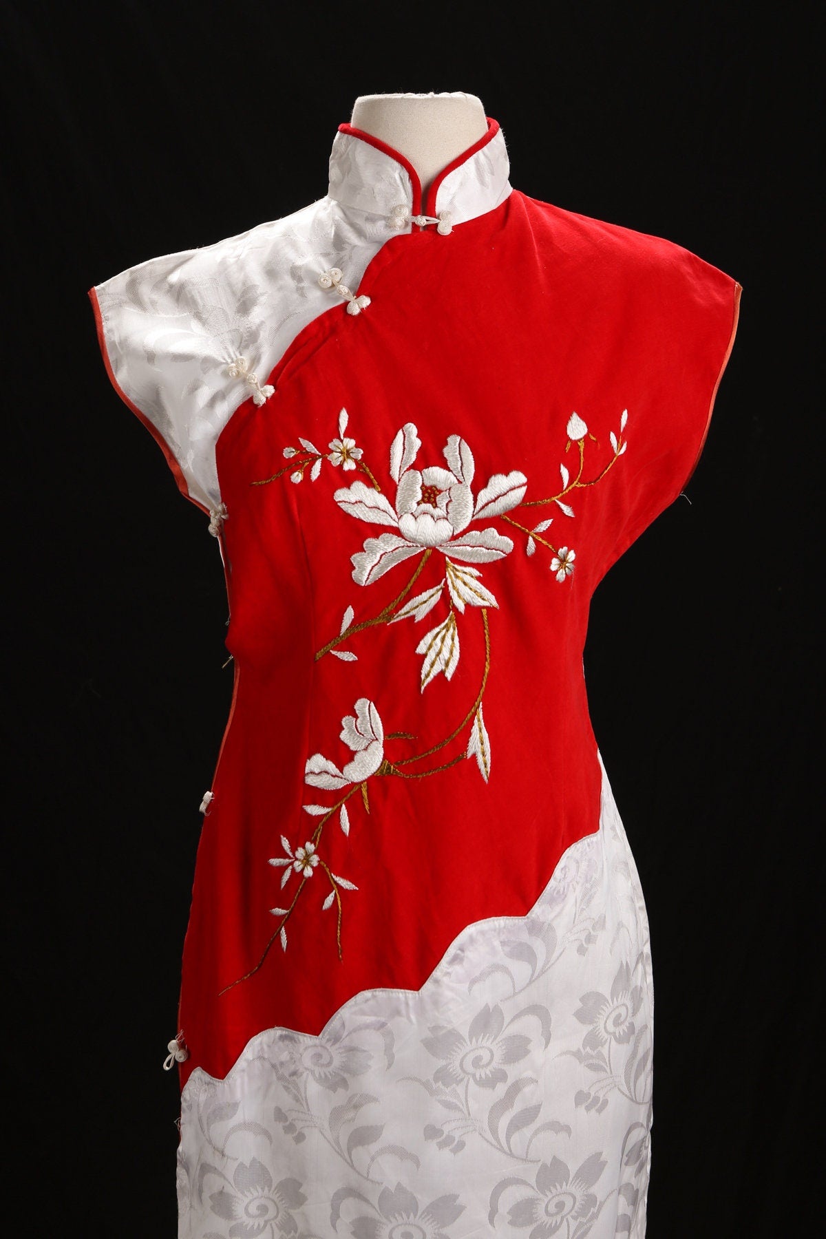 Vintage Cheongsam White and Red Dress with Floral Embroidered Details