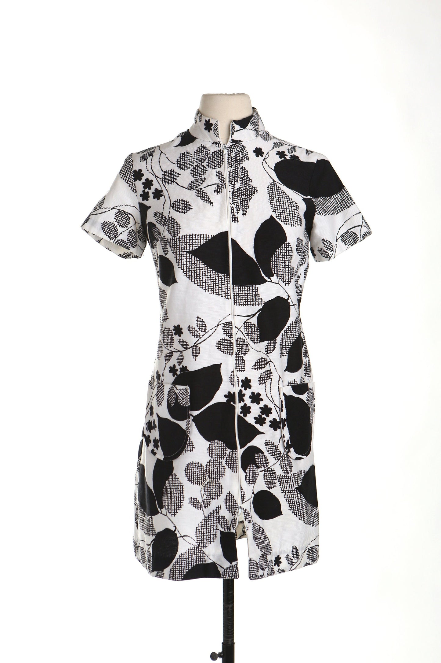 Vintage 70's floral print dress mod casual white black zipper closure disco