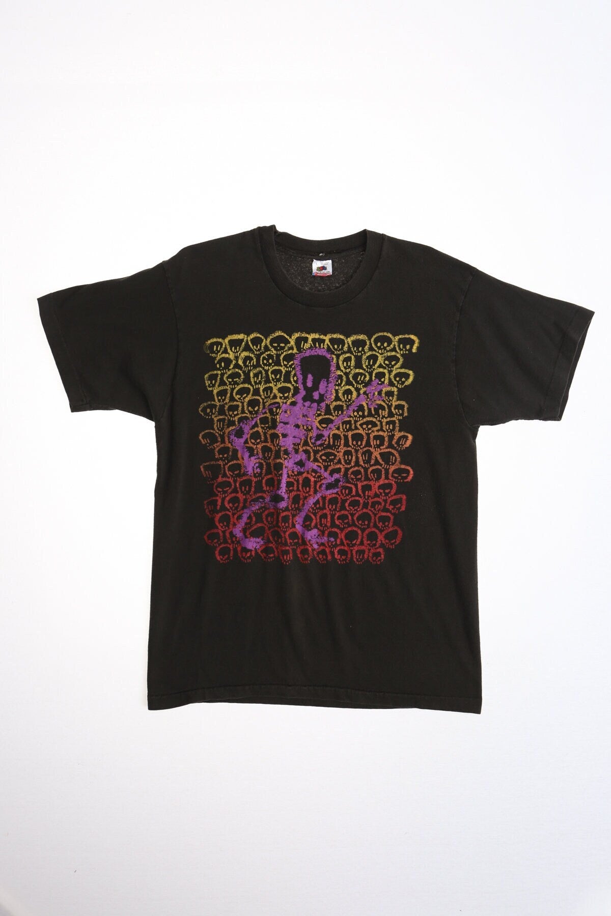 Vintage graphic 90's black t-shirt fruit of the loom l shirt purple skeleton skulls